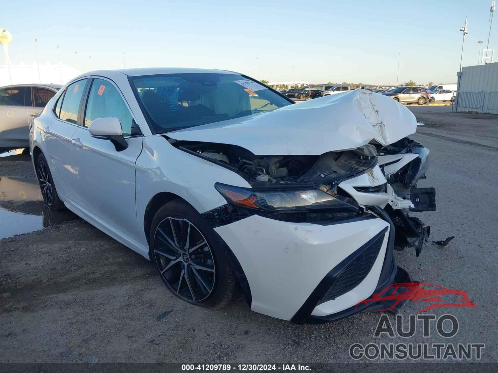 TOYOTA CAMRY 2022 - 4T1G11AK3NU695930