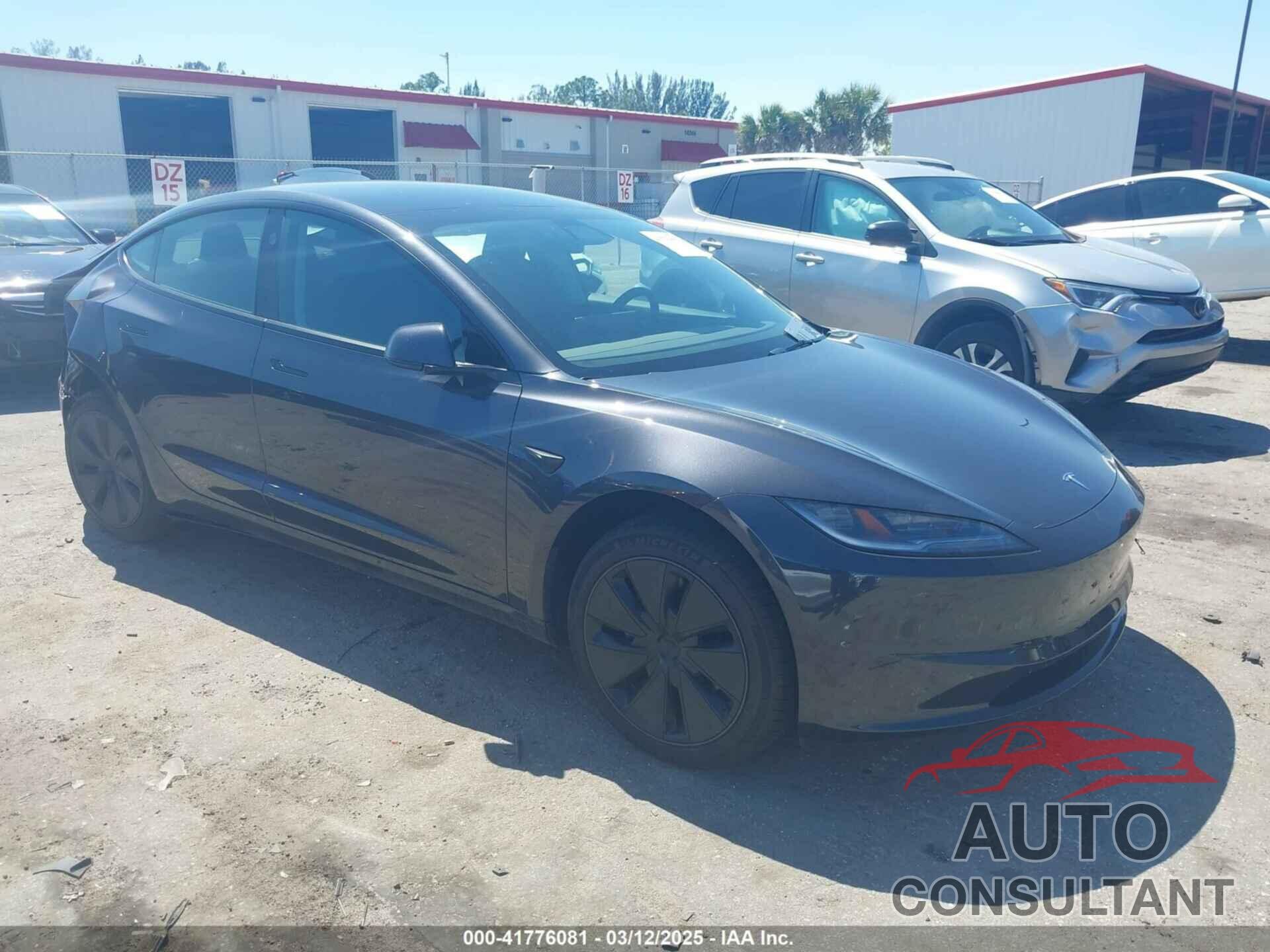 TESLA MODEL 3 2025 - 5YJ3E1EA5SF902847