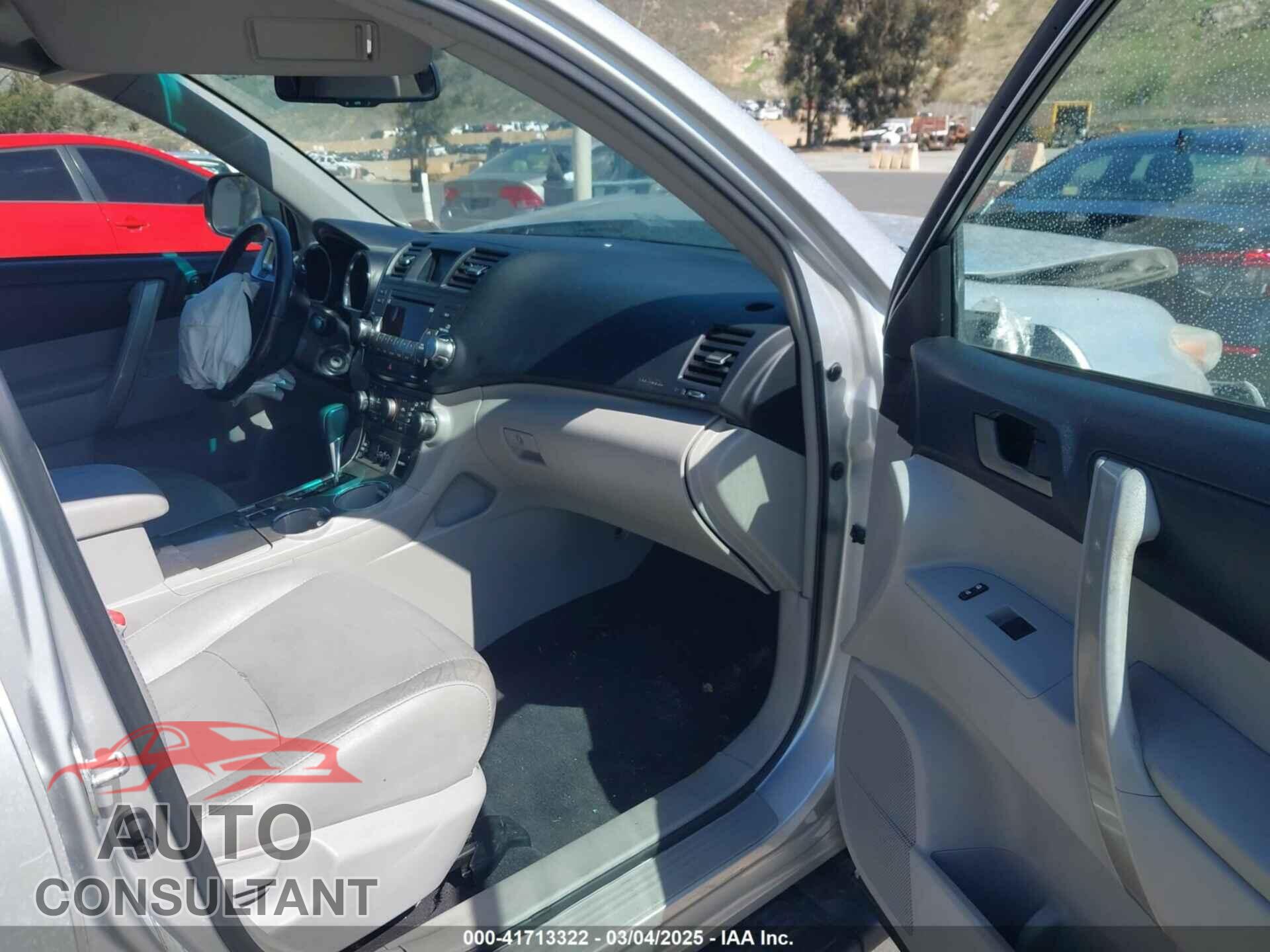 TOYOTA HIGHLANDER 2011 - 5TDBK3EH2BS060560