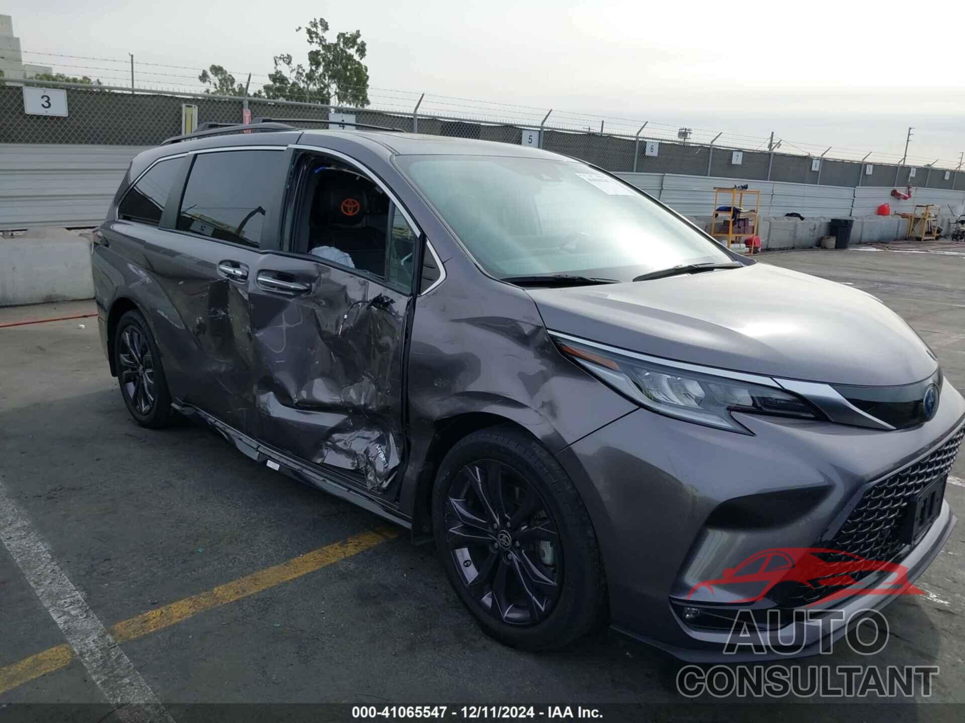 TOYOTA SIENNA 2021 - 5TDXRKEC6MS058264