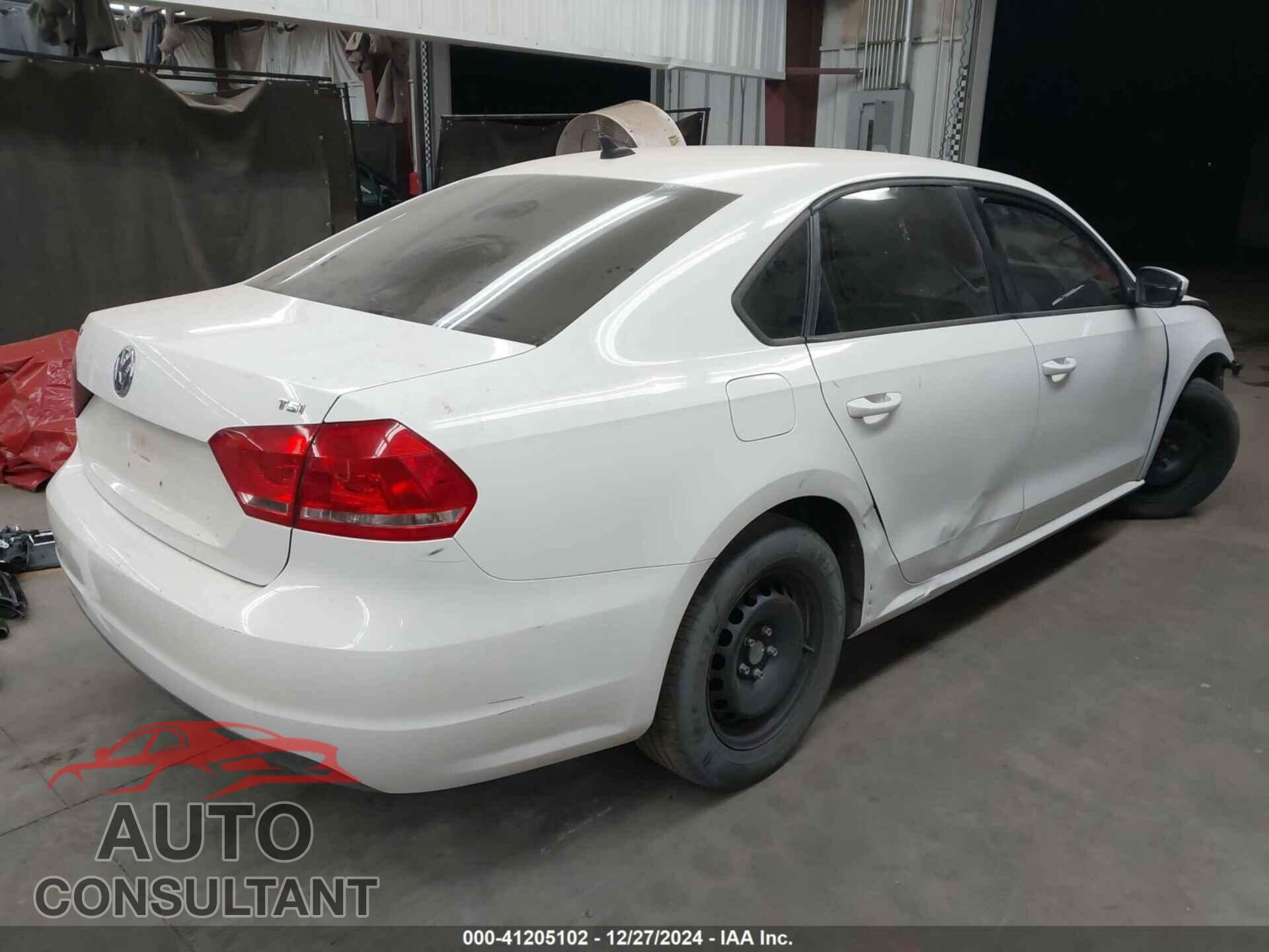 VOLKSWAGEN PASSAT 2015 - 1VWAT7A34FC077018