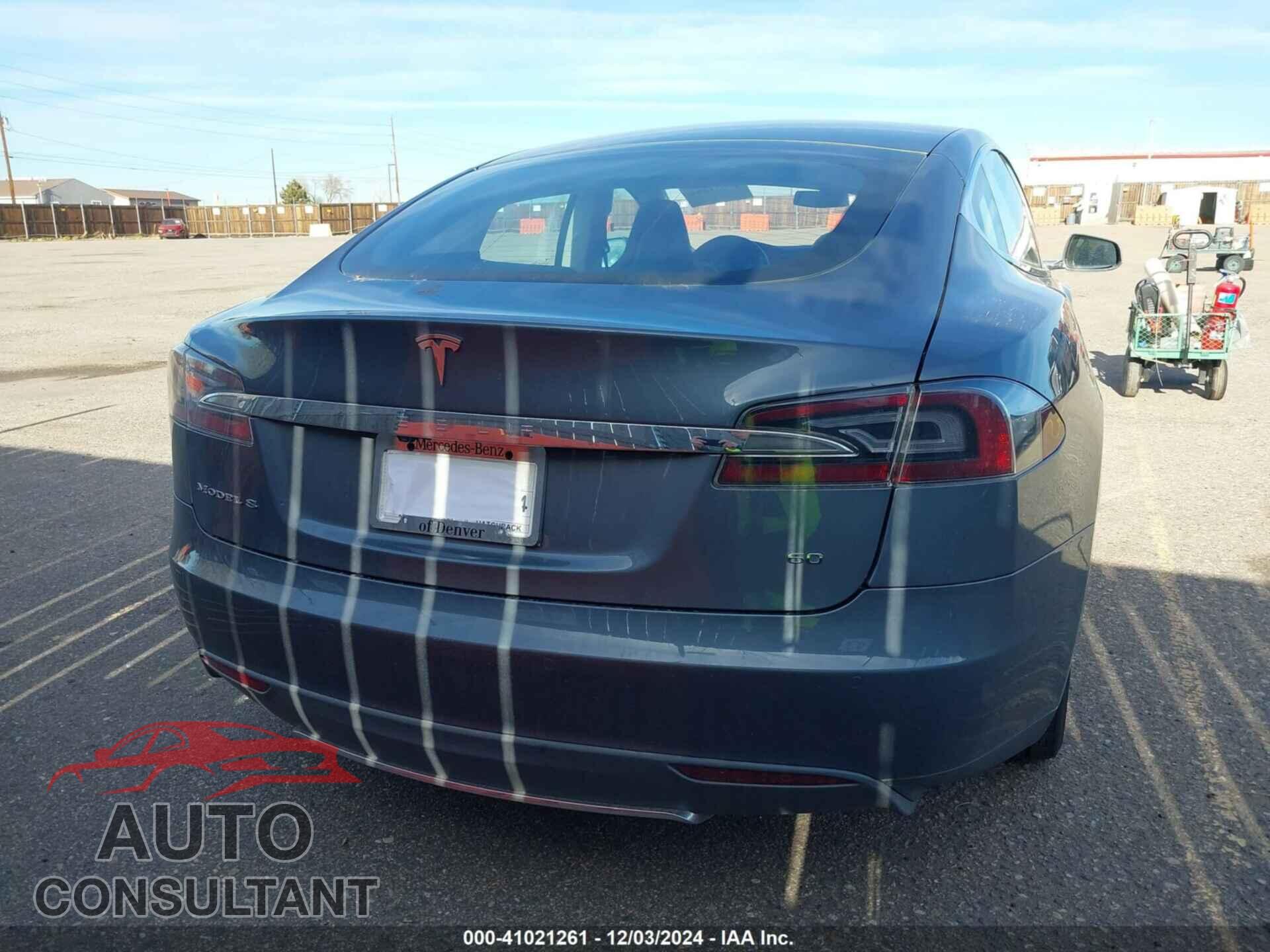 TESLA MODEL S 2013 - 5YJSA1CG9DFP27522