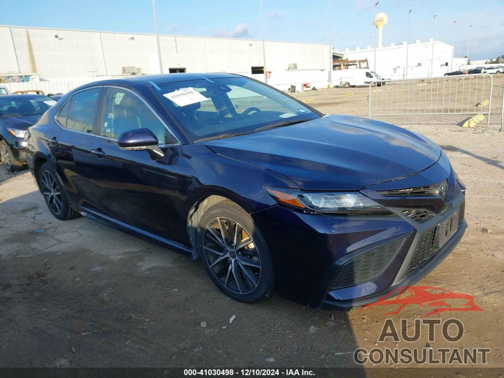 TOYOTA CAMRY 2022 - 4T1G11AK0NU654266