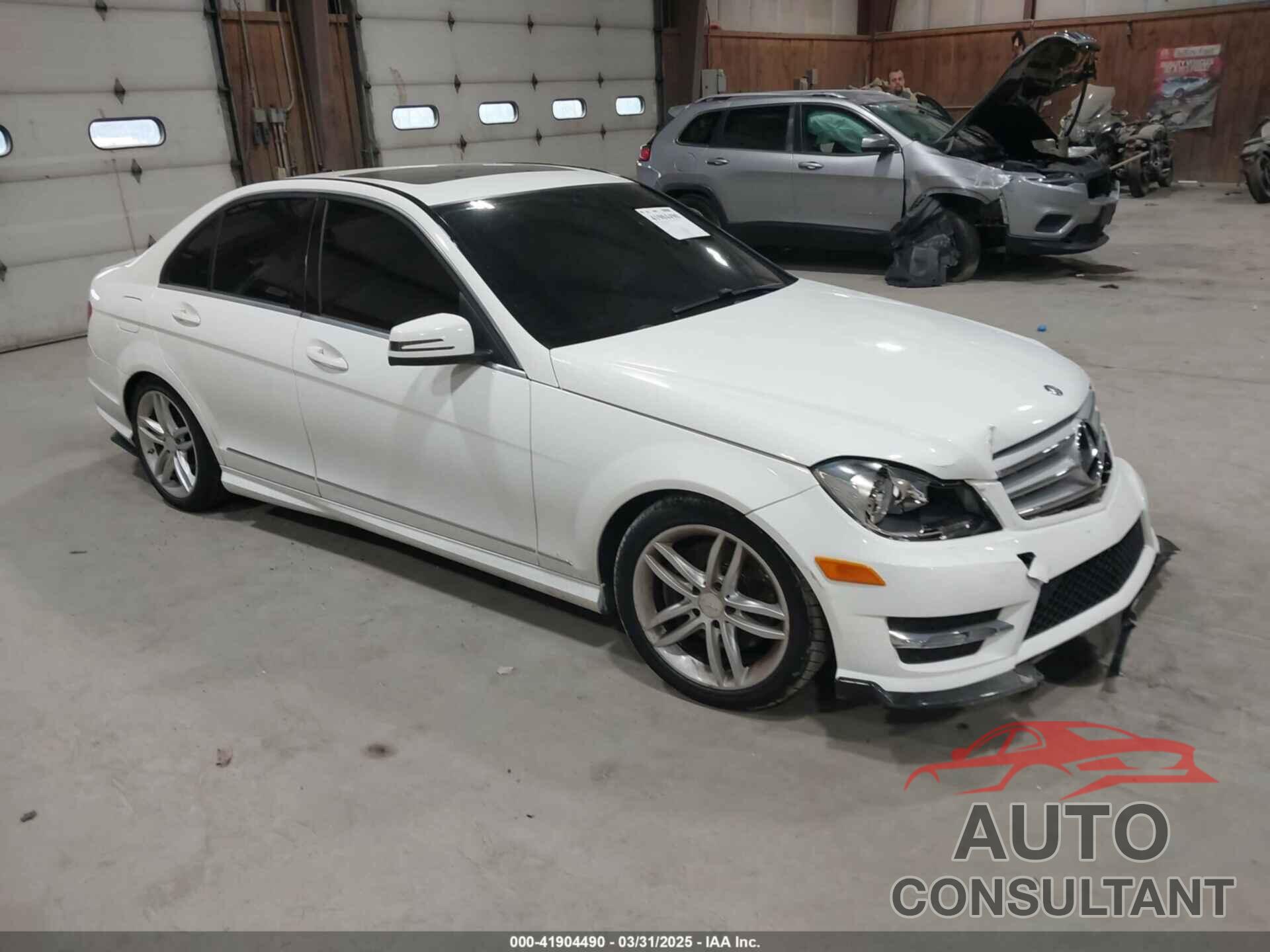 MERCEDES-BENZ C 300 2013 - WDDGF8AB7DA833263