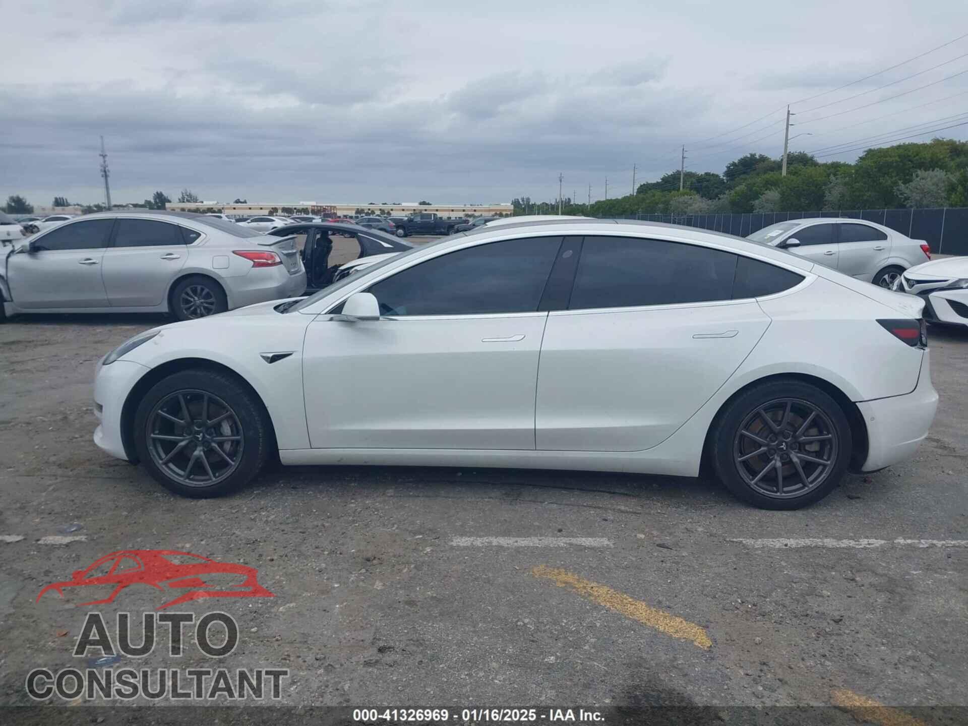 TESLA MODEL 3 2018 - 5YJ3E1EA4JF168569