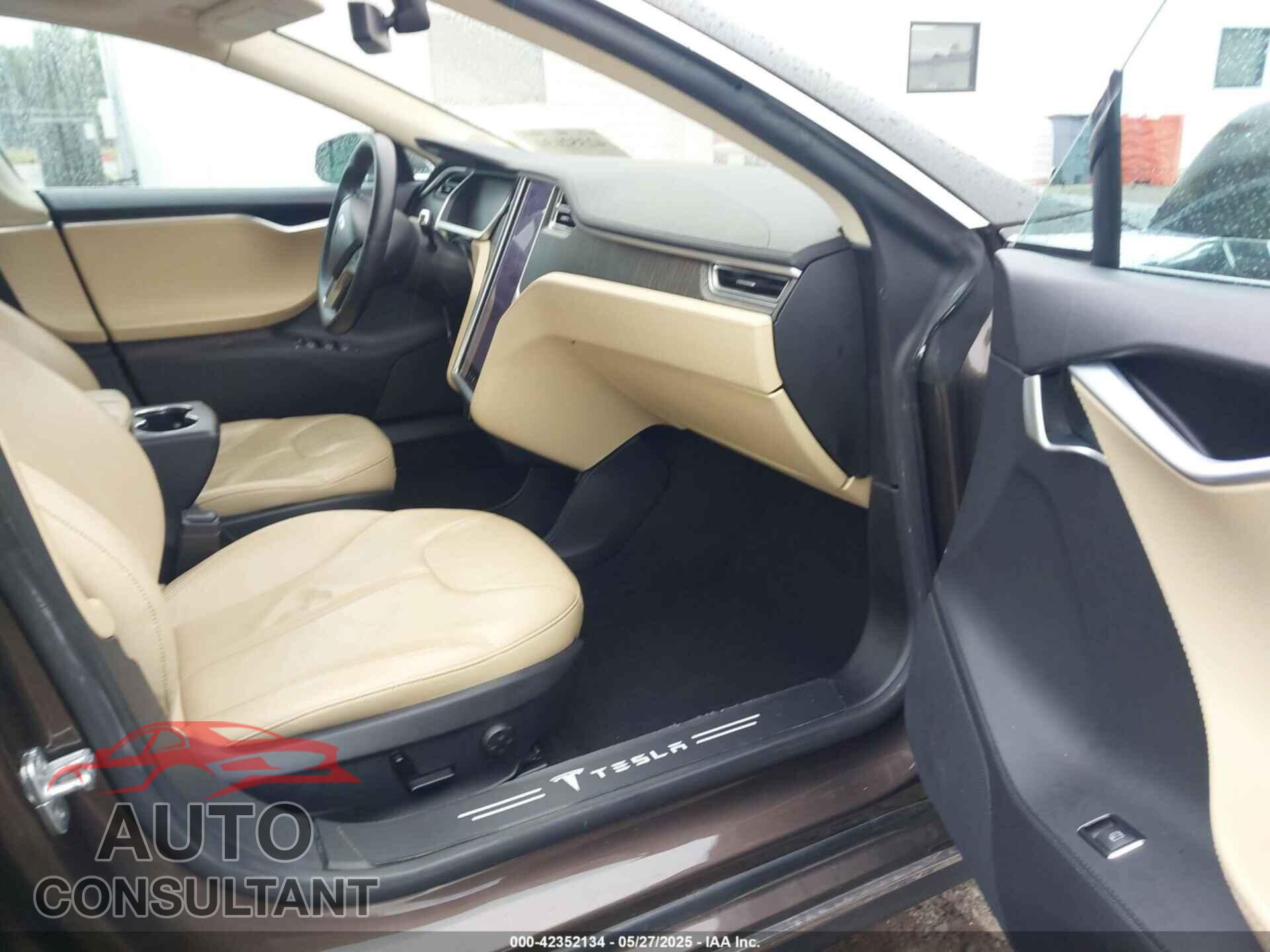 TESLA MODEL S 2013 - 5YJSA1CG0DFP14013