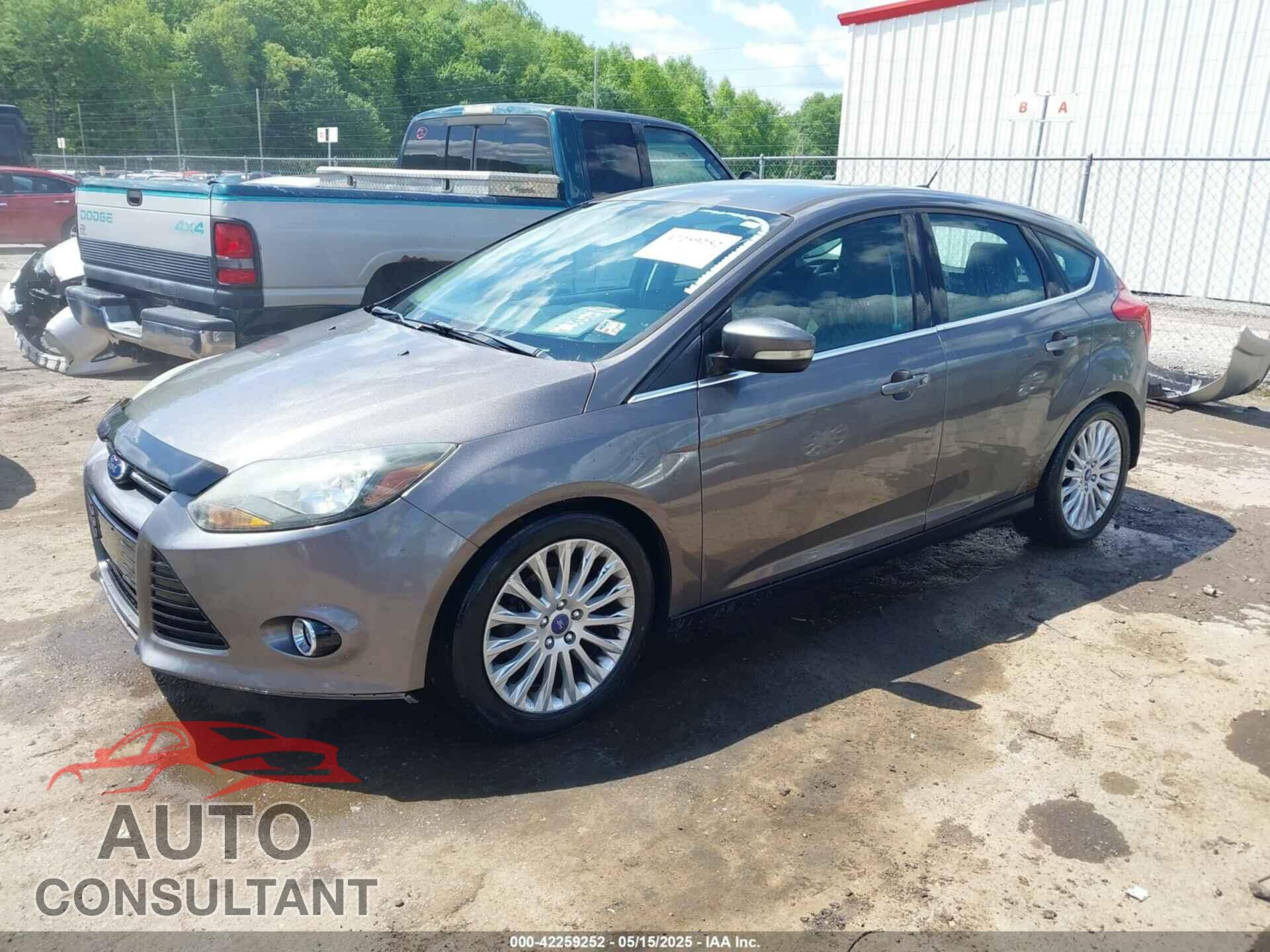 FORD FOCUS 2012 - 1FAHP3N23CL219103