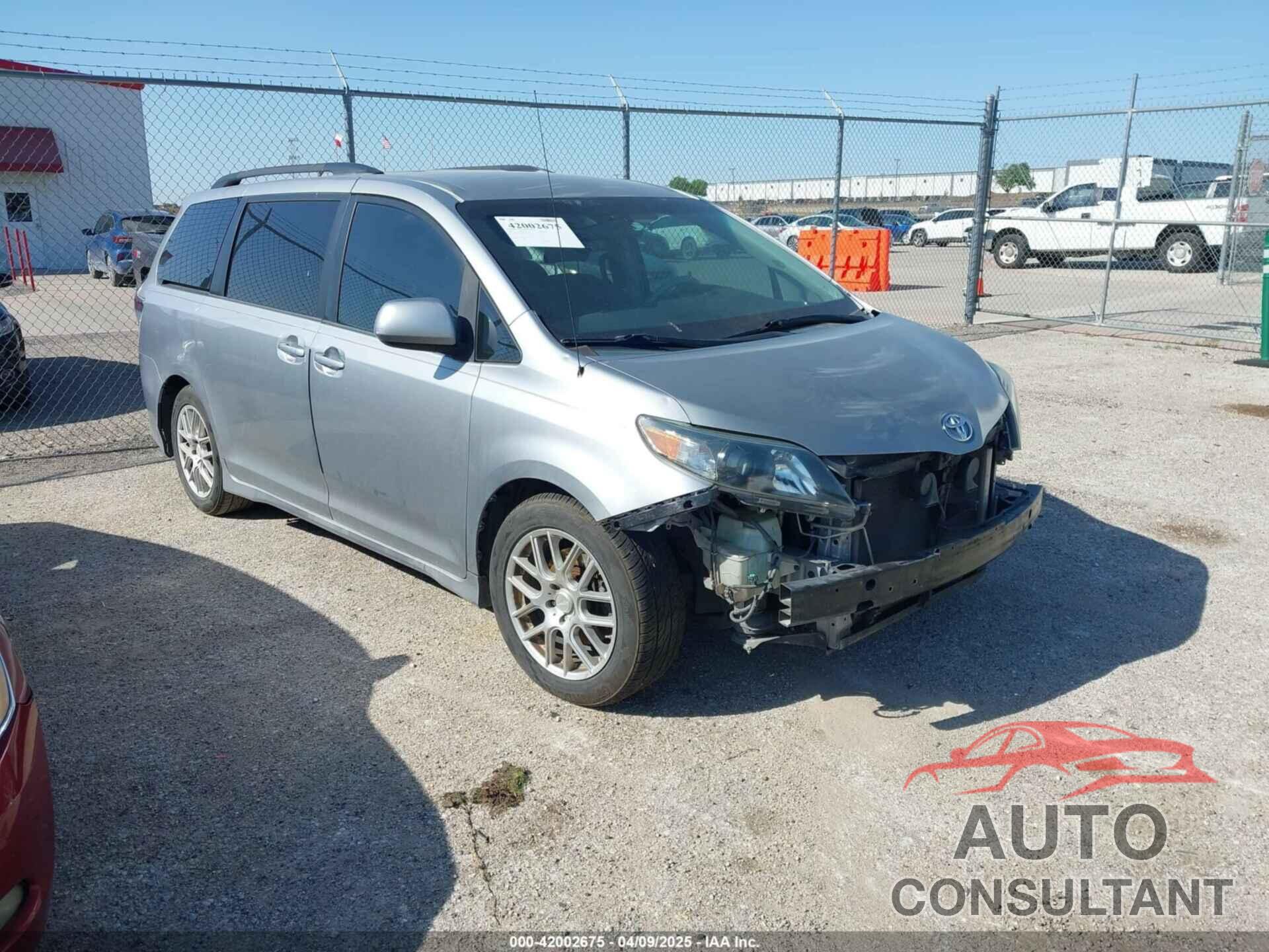 TOYOTA SIENNA 2011 - 5TDXK3DC8BS131434