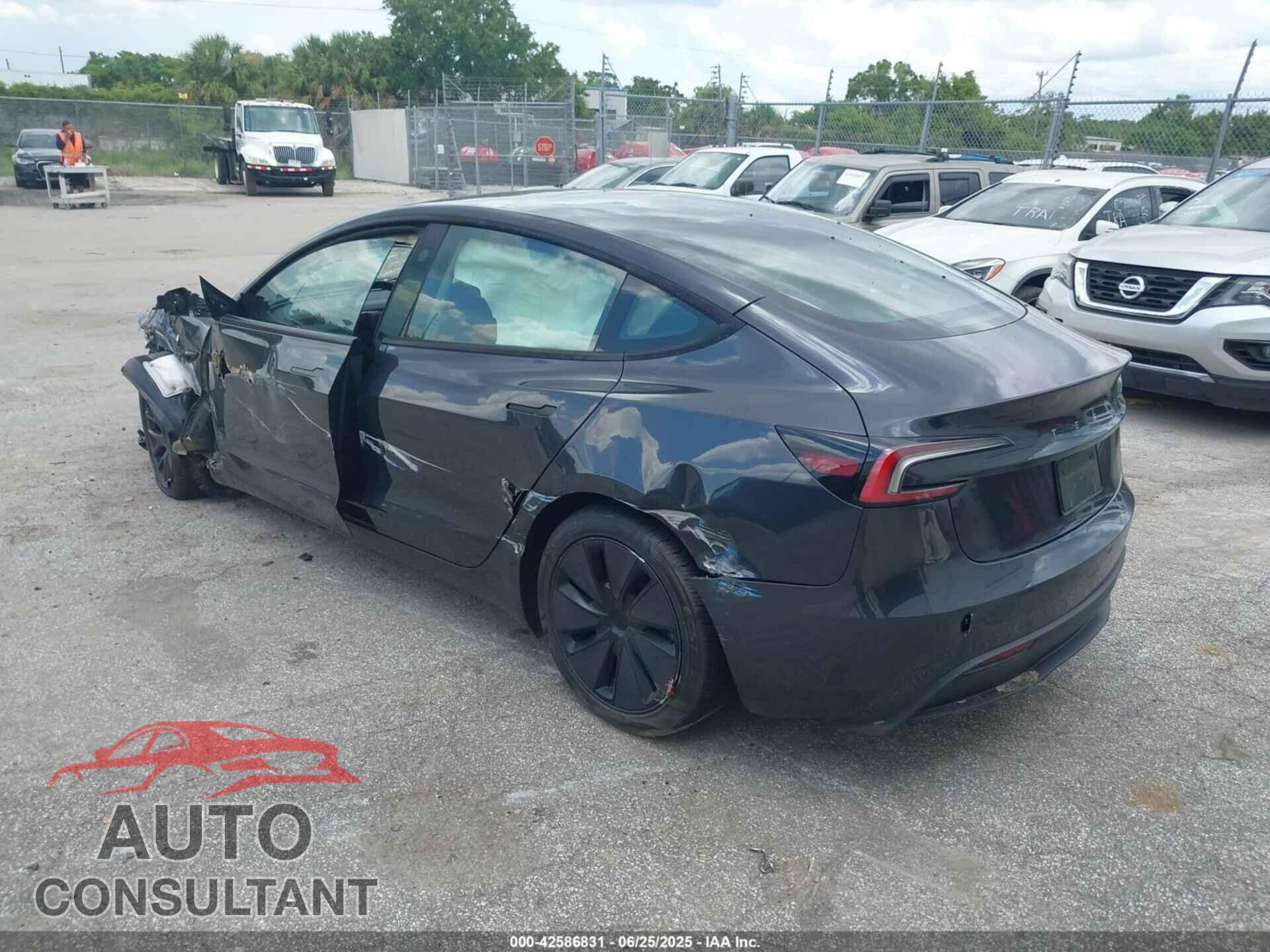 TESLA MODEL 3 2024 - 5YJ3E1EA4RF722849