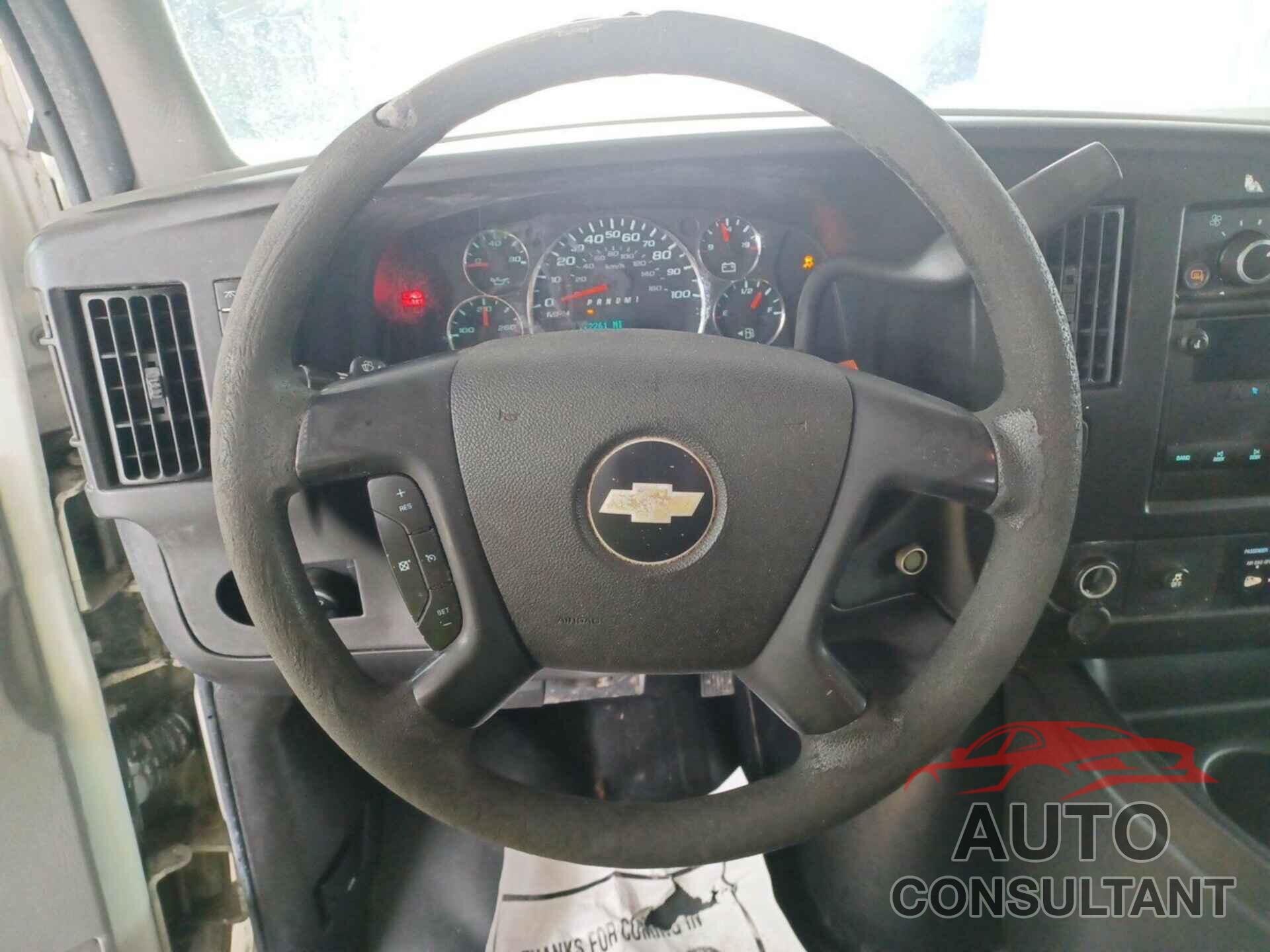CHEVROLET EXPRESS G2500 2012 - 1GCWGFCA4C1180238
