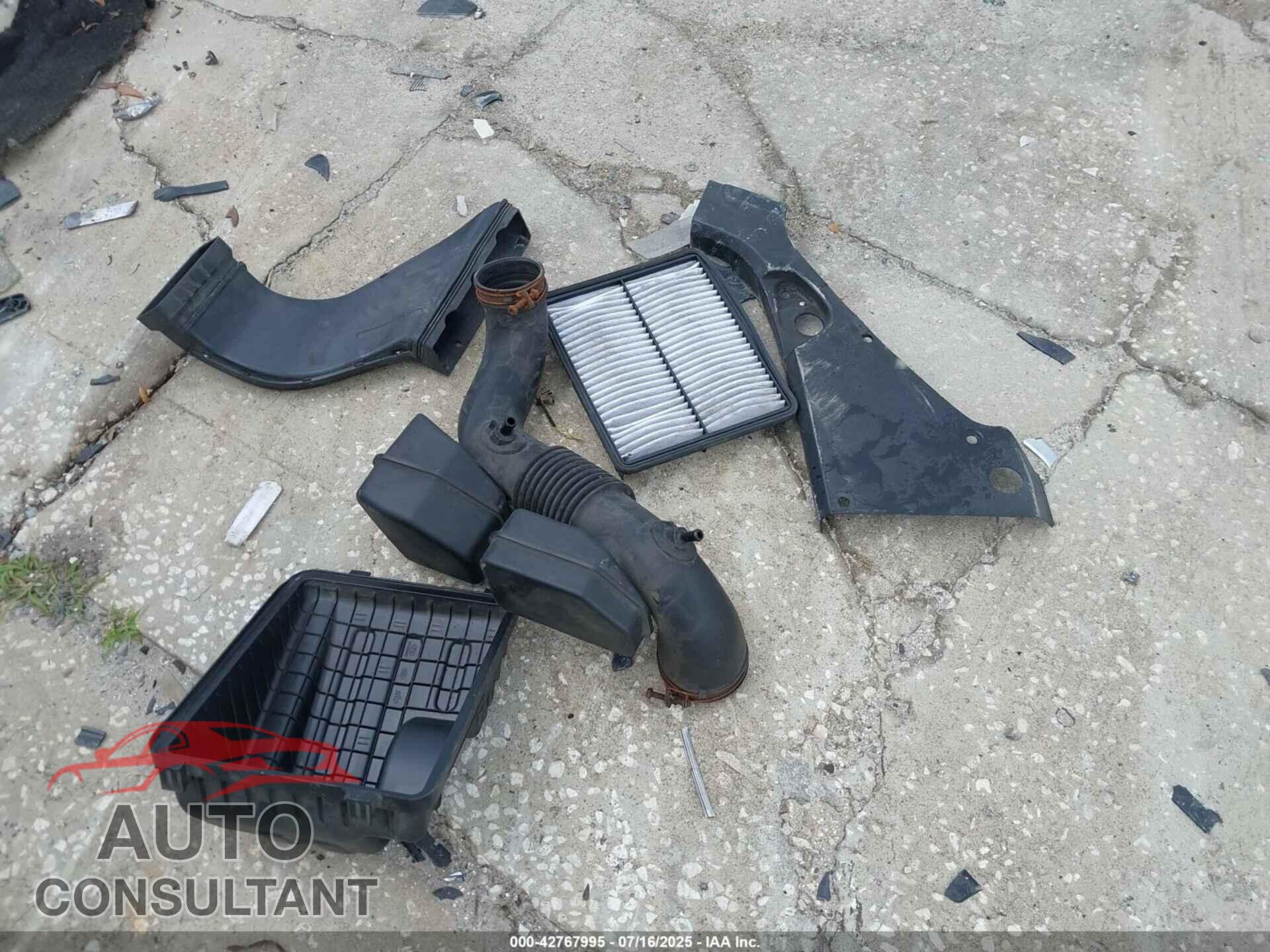 KIA SORENTO 2011 - 5XYKT3A11BG053473