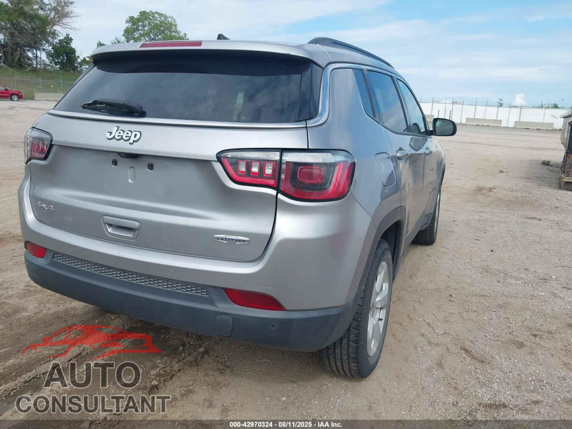 JEEP COMPASS 2018 - 3C4NJDBB2JT331952