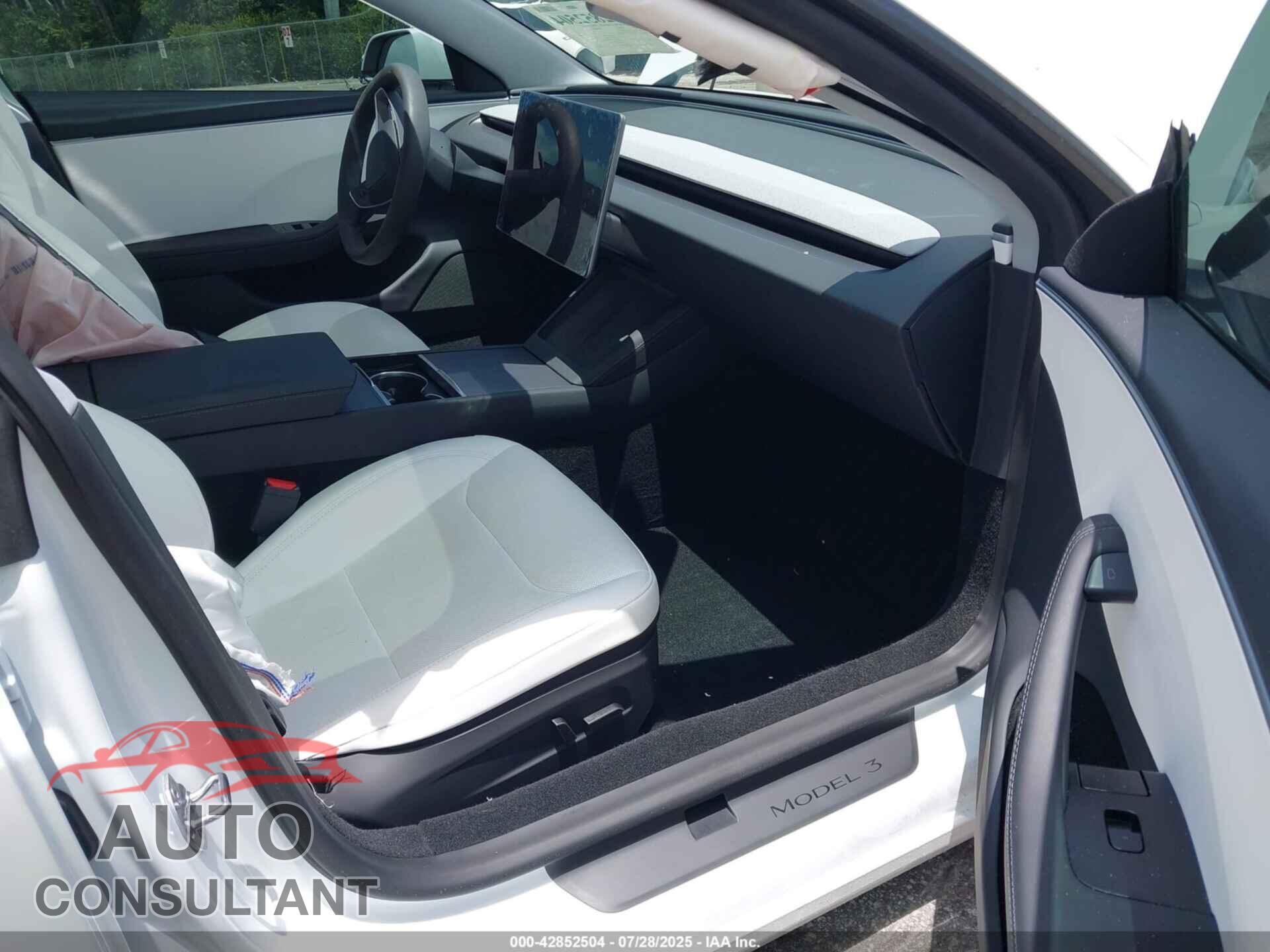 TESLA MODEL 3 2025 - 5YJ3E1EA7SF976853
