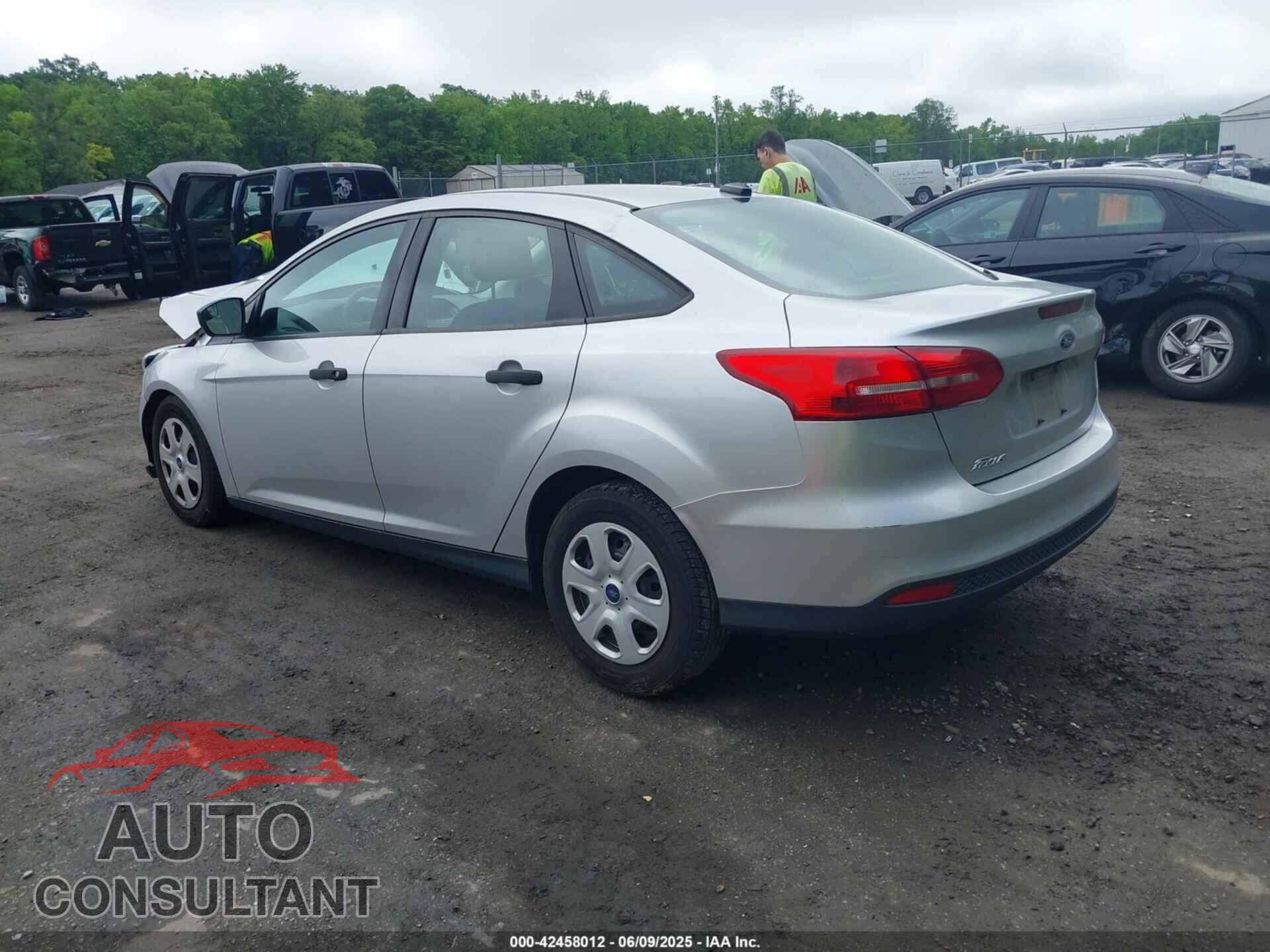 FORD FOCUS 2018 - 1FADP3E26JL227403