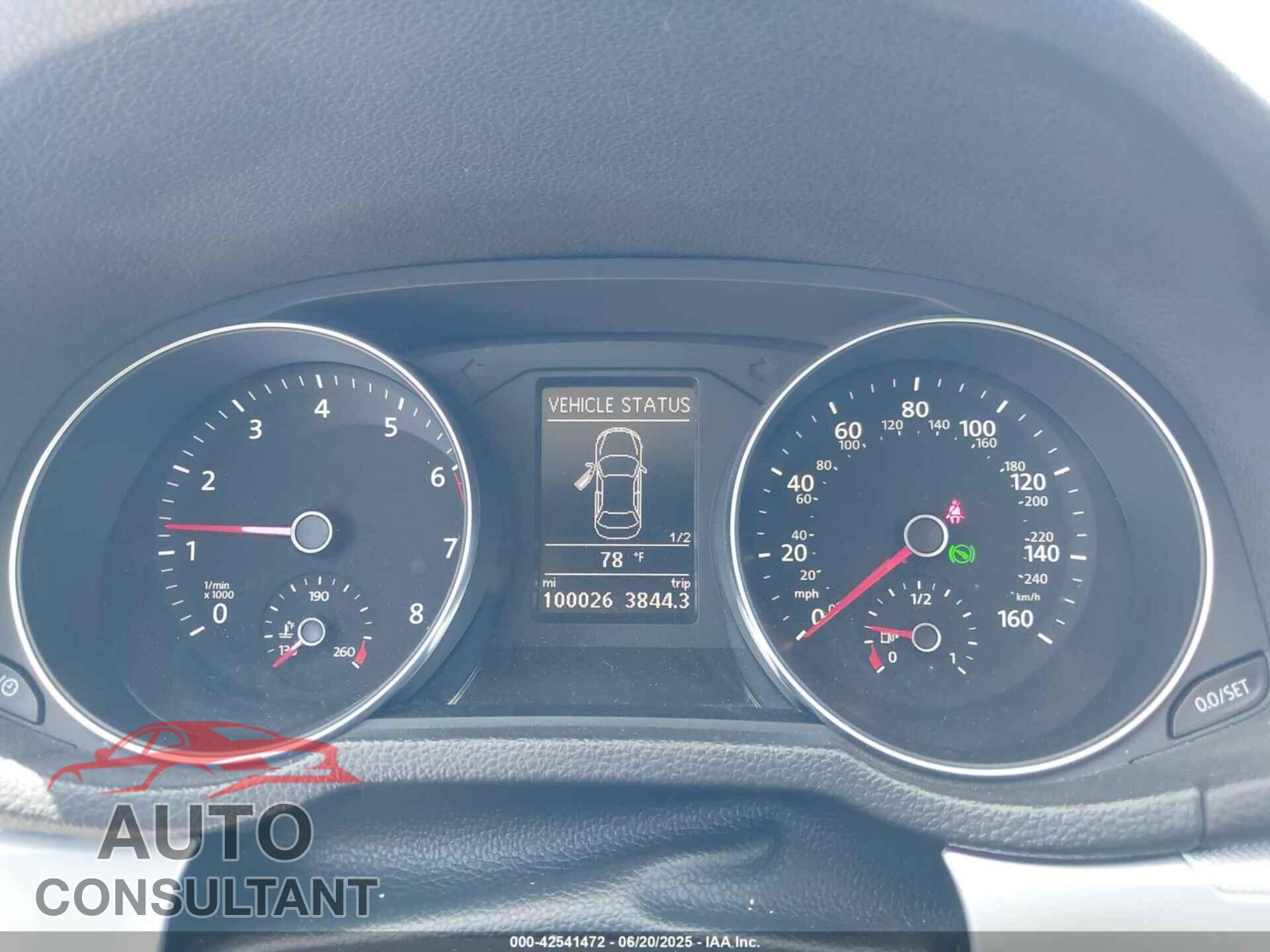 VOLKSWAGEN PASSAT 2017 - 1VWAT7A32HC009657