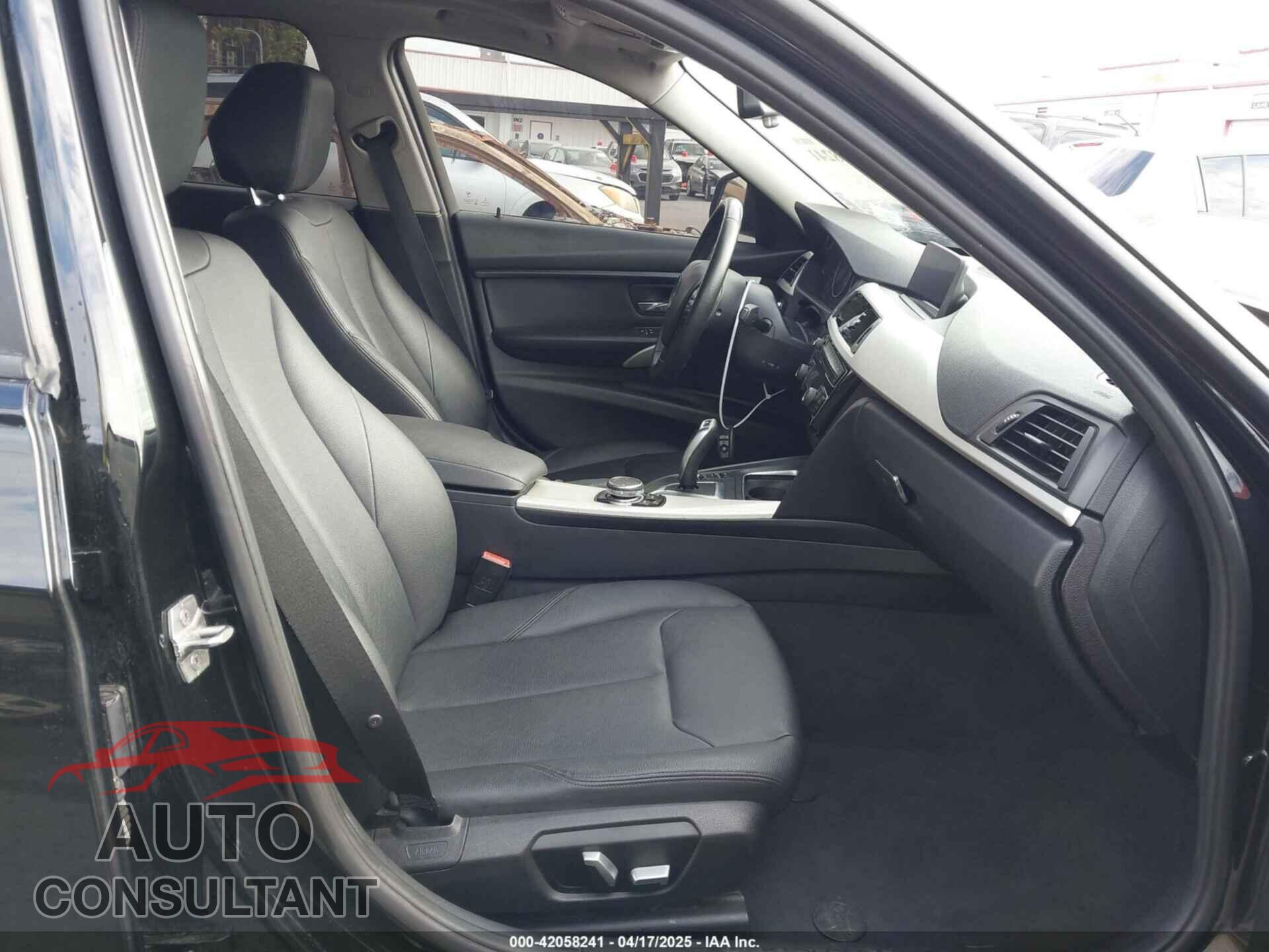 BMW 320I 2016 - WBA8E1G52GNU11325