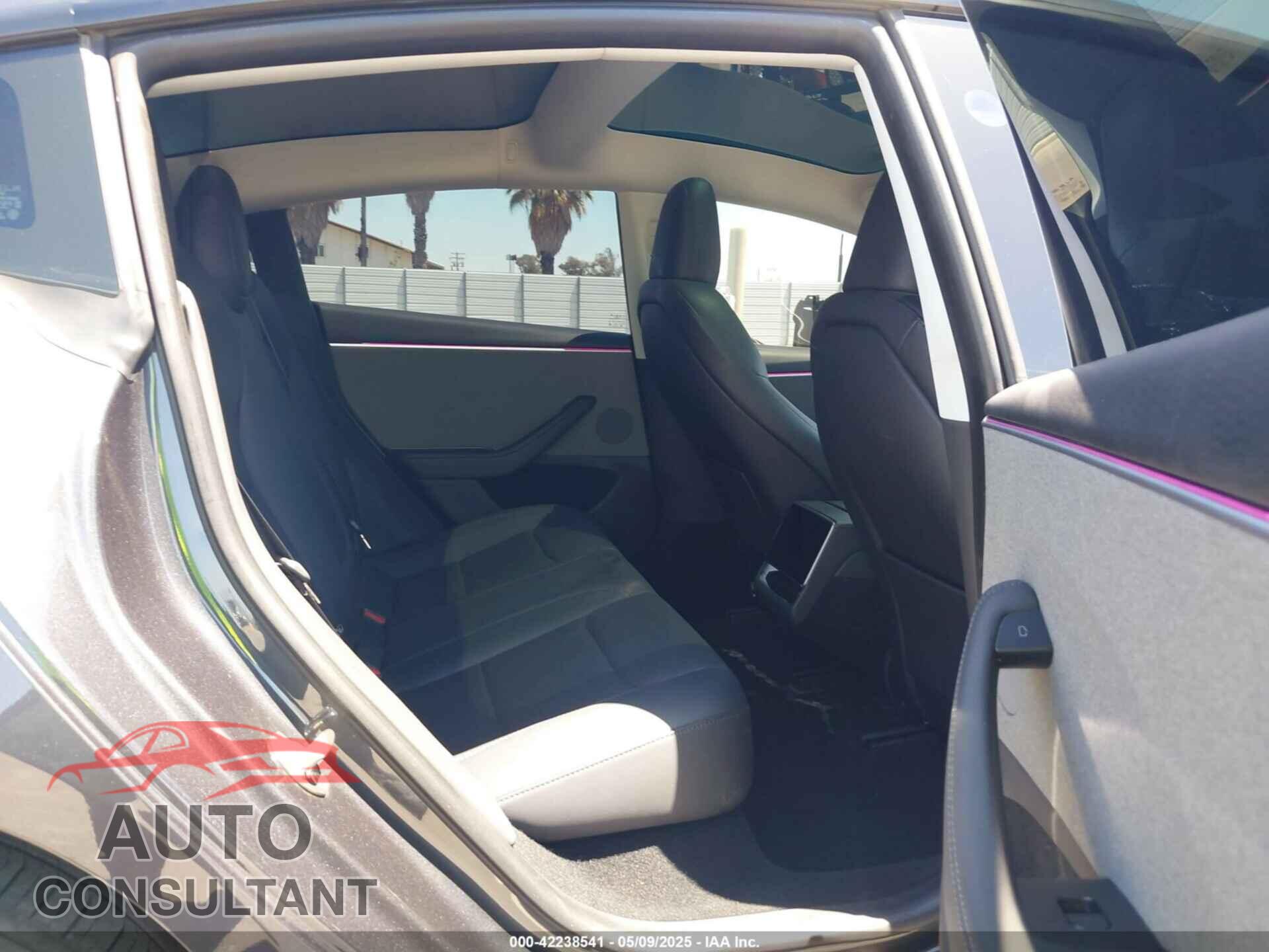 TESLA MODEL 3 2024 - 5YJ3E1EA4RF721281
