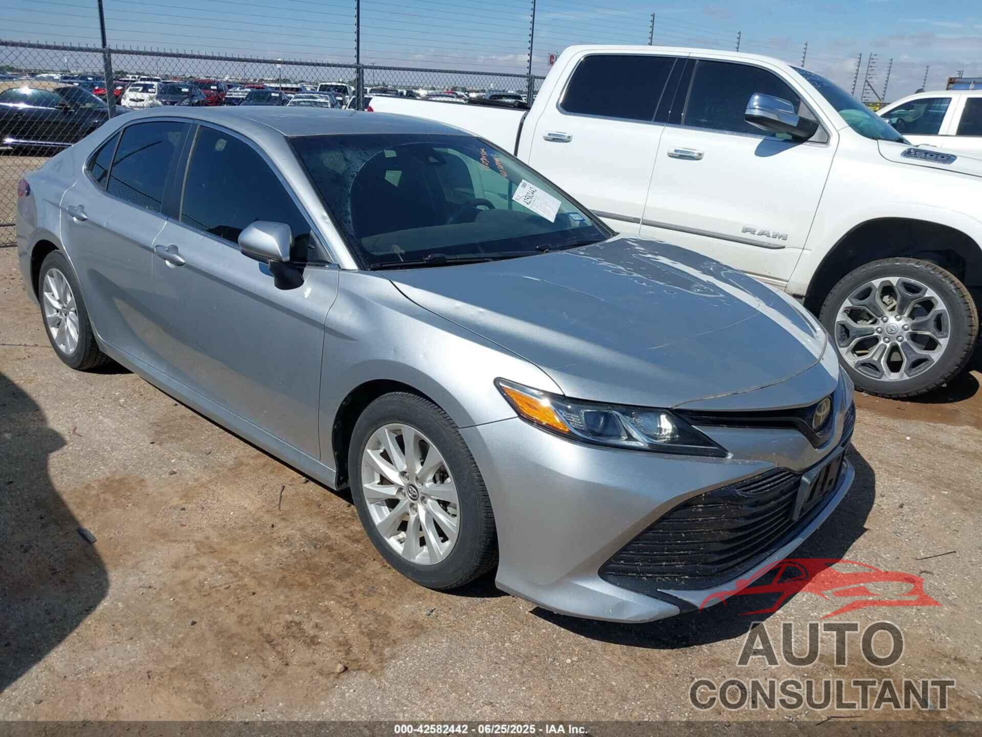 TOYOTA CAMRY 2018 - 4T1B11HK7JU004442