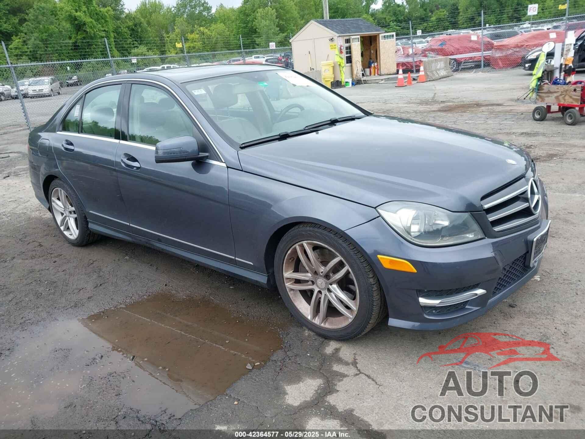 MERCEDES-BENZ C 300 2014 - WDDGF8AB7ER320145