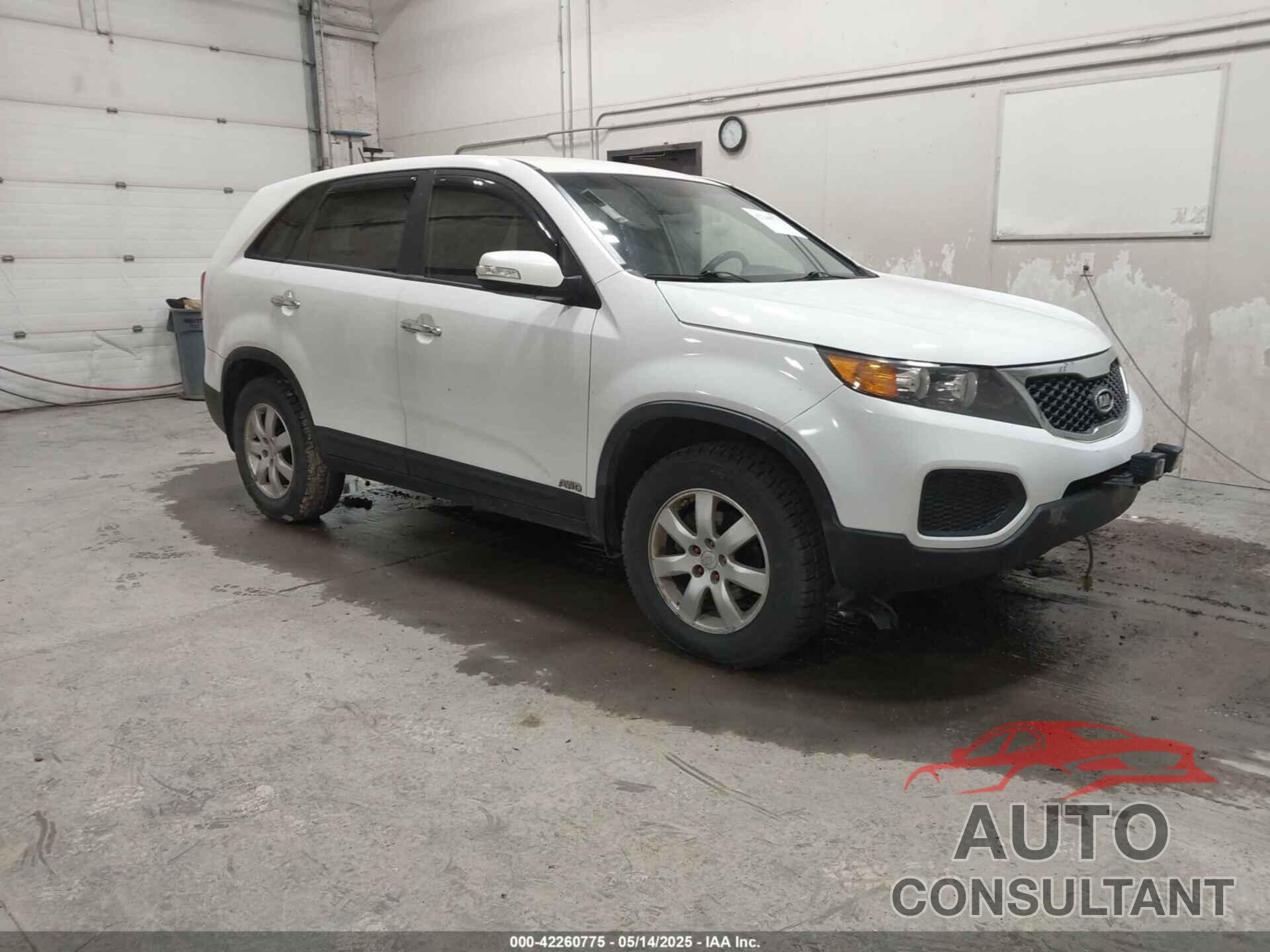 KIA SORENTO 2011 - 5XYKTCA14BG008527