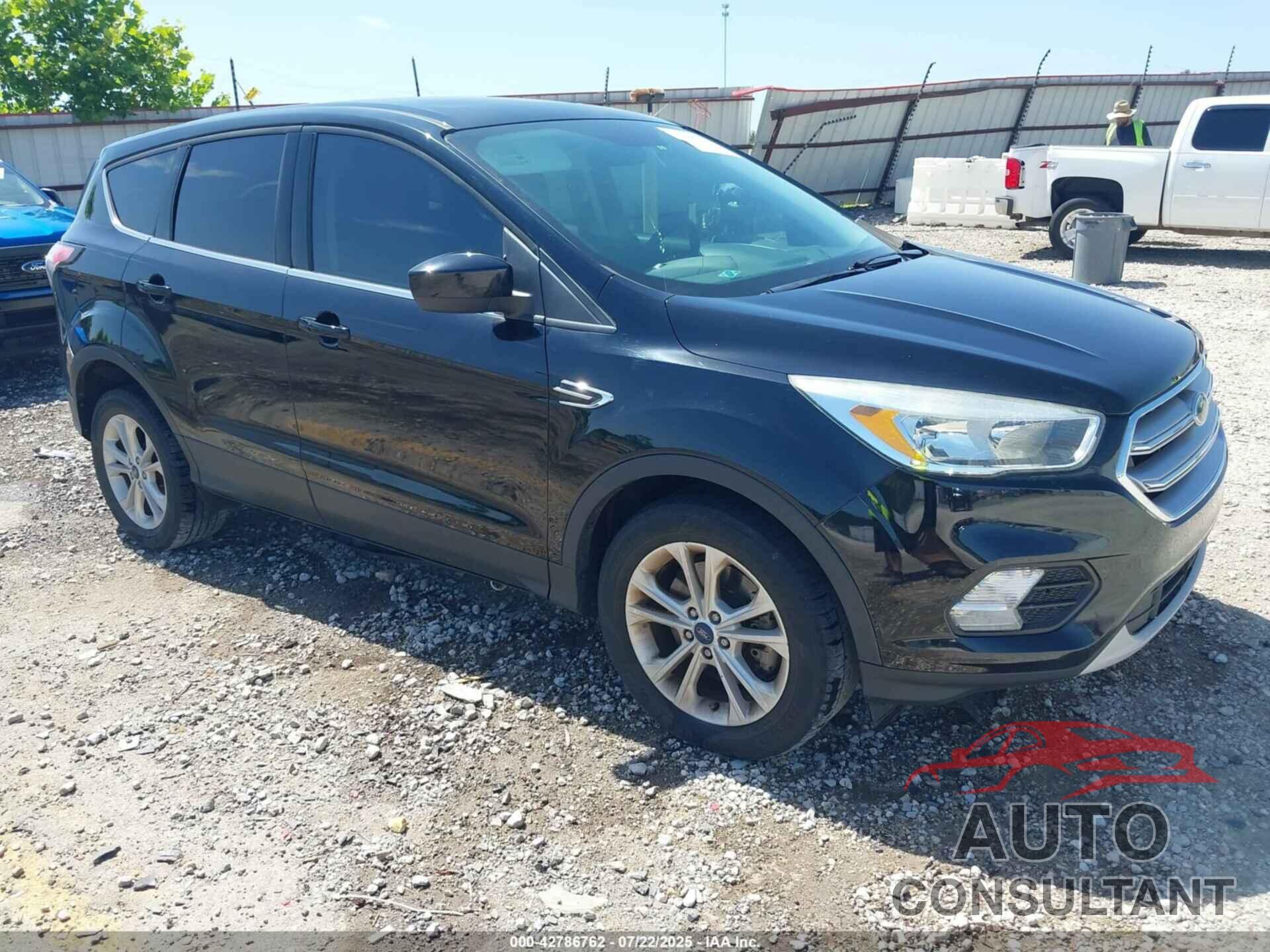 FORD ESCAPE 2017 - 1FMCU0G99HUA29034