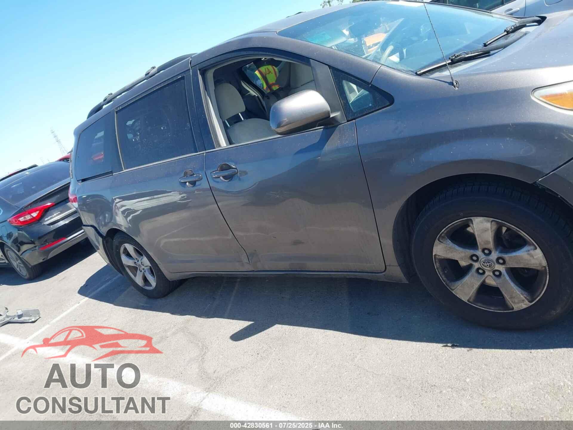 TOYOTA SIENNA 2013 - 5TDKK3DC8DS287535