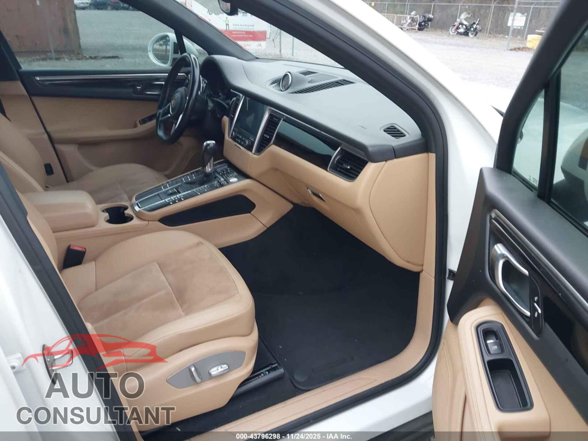 PORSCHE MACAN 2017 - WP1AA2A55HLB04063