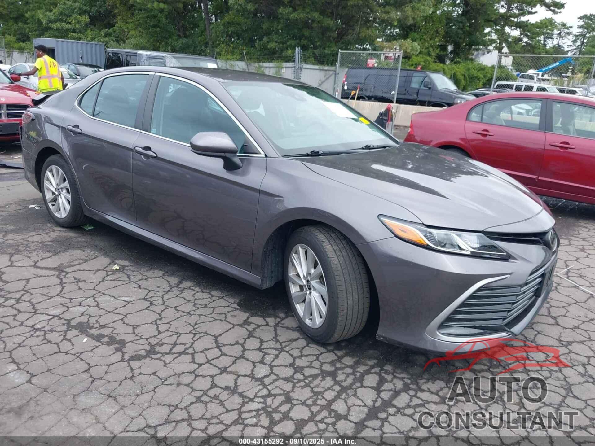 TOYOTA CAMRY 2022 - 4T1C11AK2NU652064