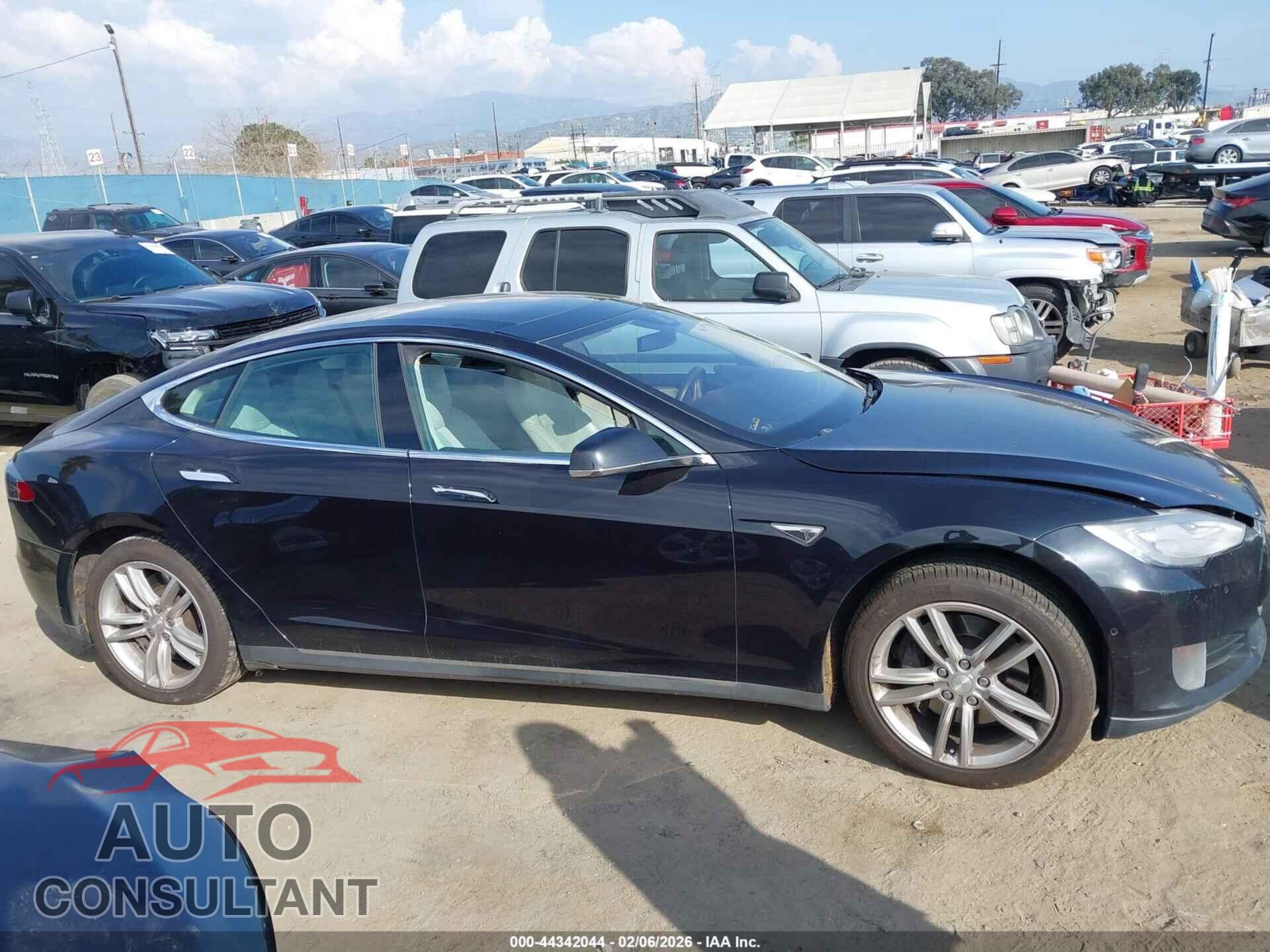 TESLA MODEL S 2015 - 5YJSA1H18FF096477