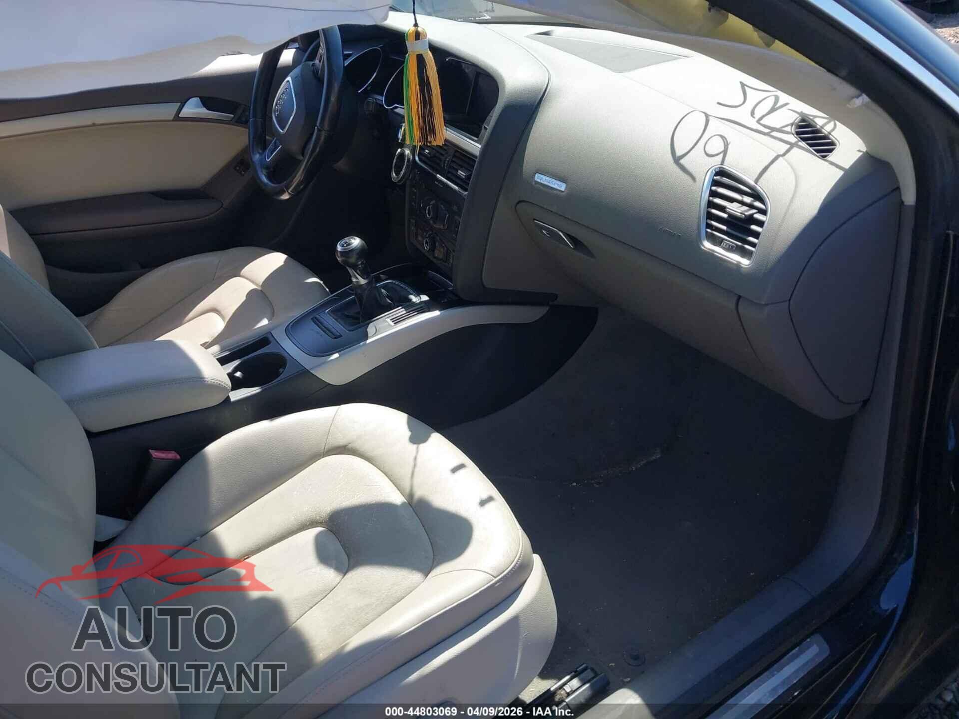 AUDI A5 2011 - WAUGFAFR5BA045809