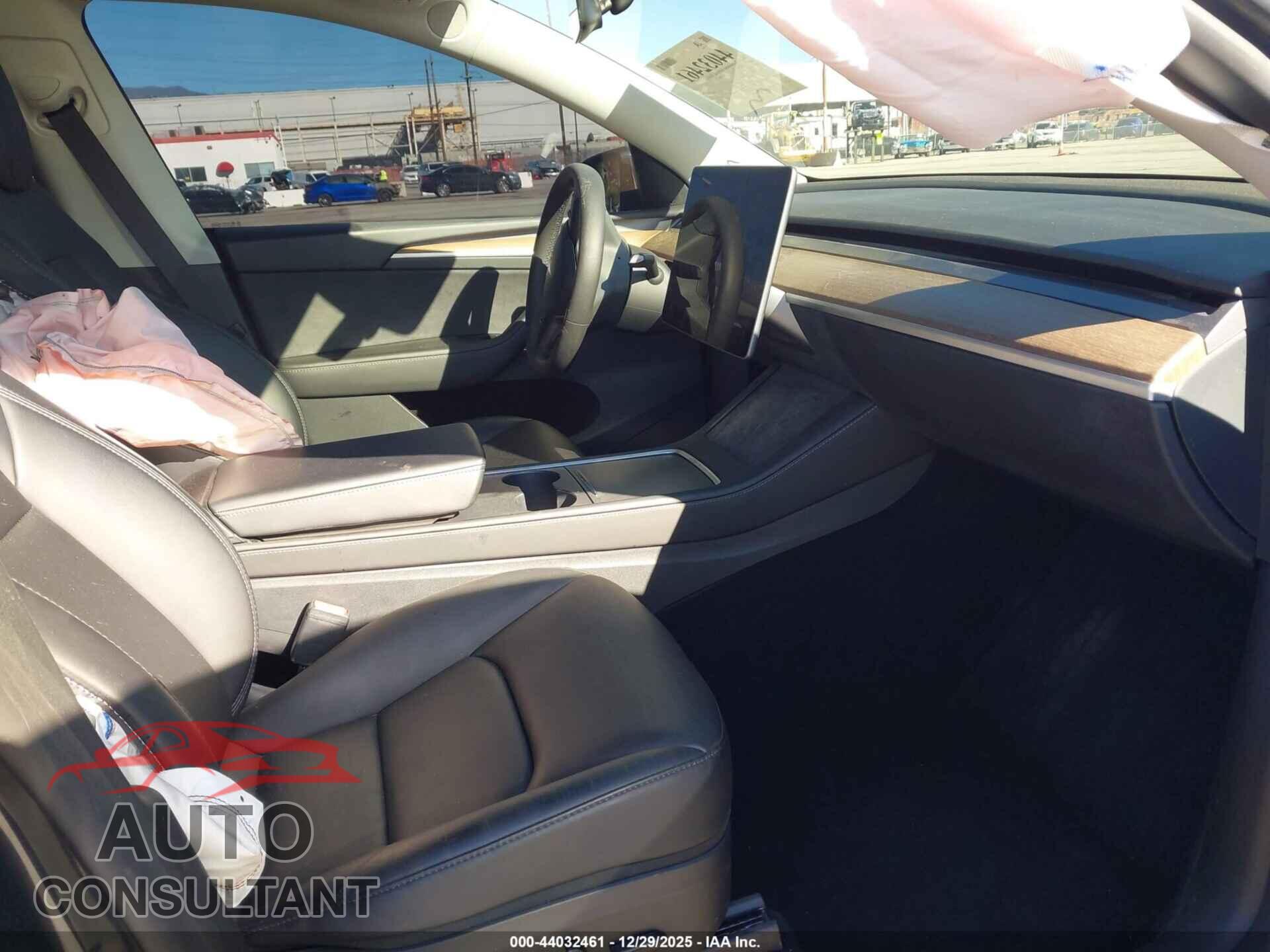 TESLA MODEL Y 2024 - 7SAYGDED2RF116545