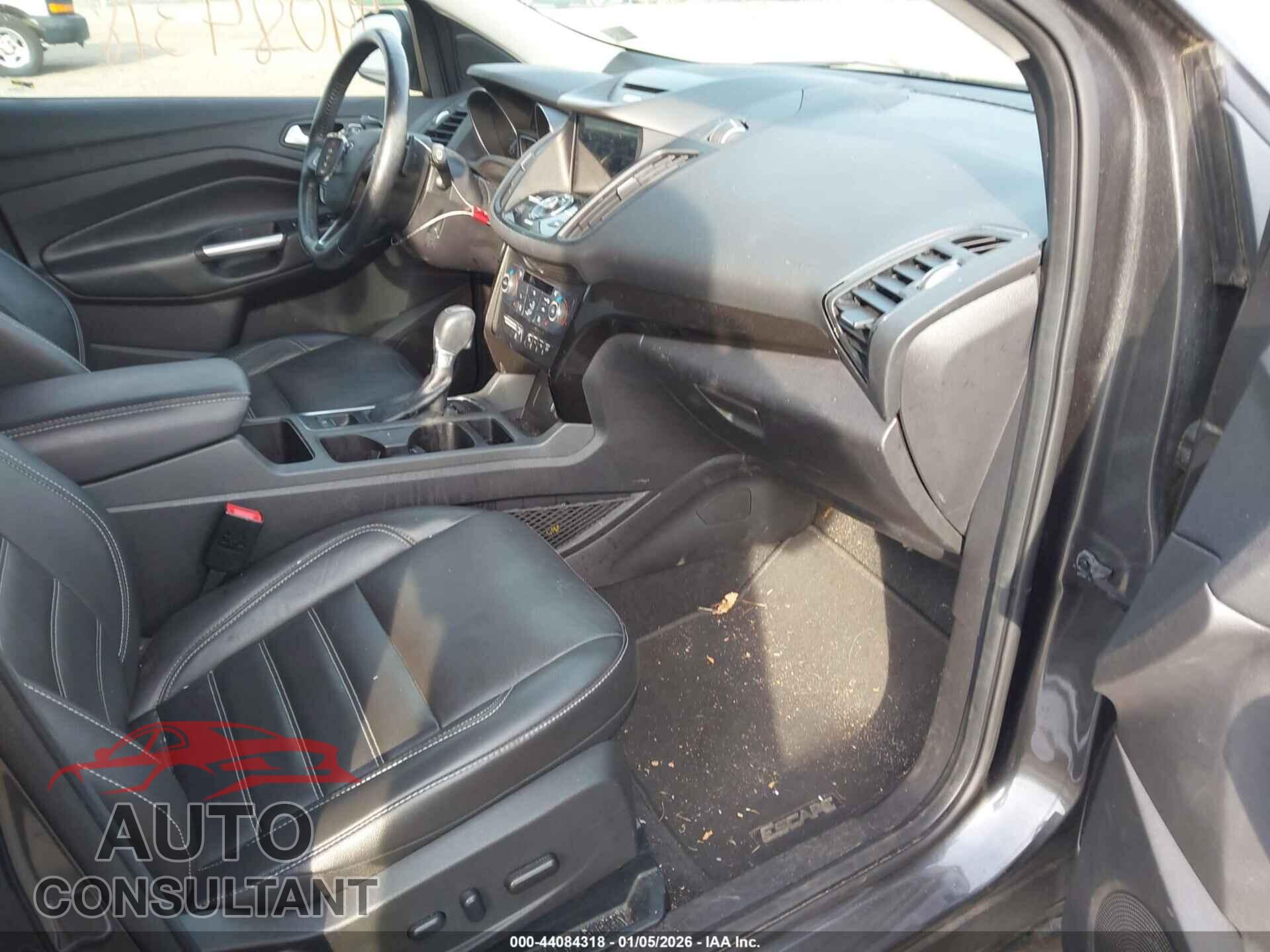 FORD ESCAPE 2017 - 1FMCU0J94HUB95227