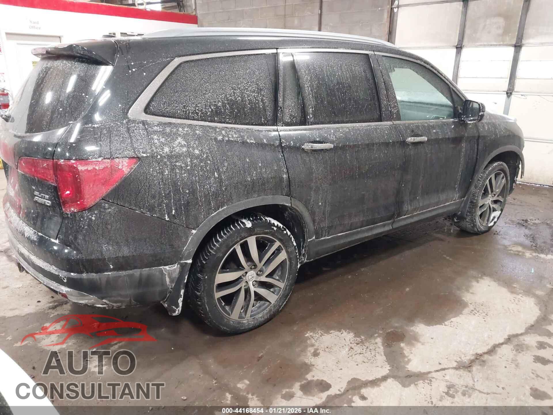 HONDA PILOT 2017 - 5FNYF6H06HB087246