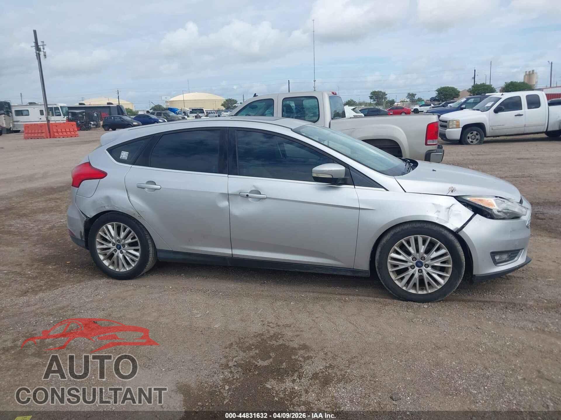 FORD FOCUS 2017 - 1FADP3N24HL268526