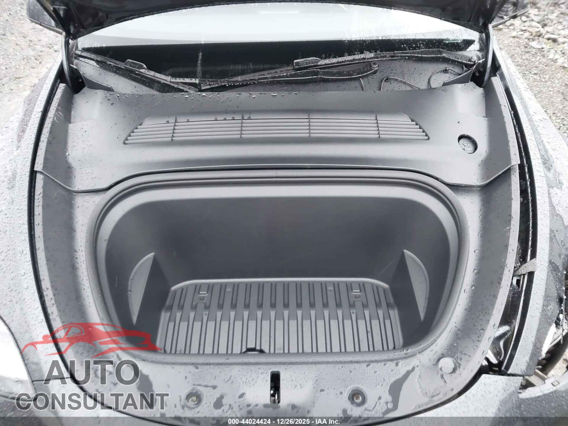TESLA MODEL Y 2024 - 7SAYGDEE5RF080472