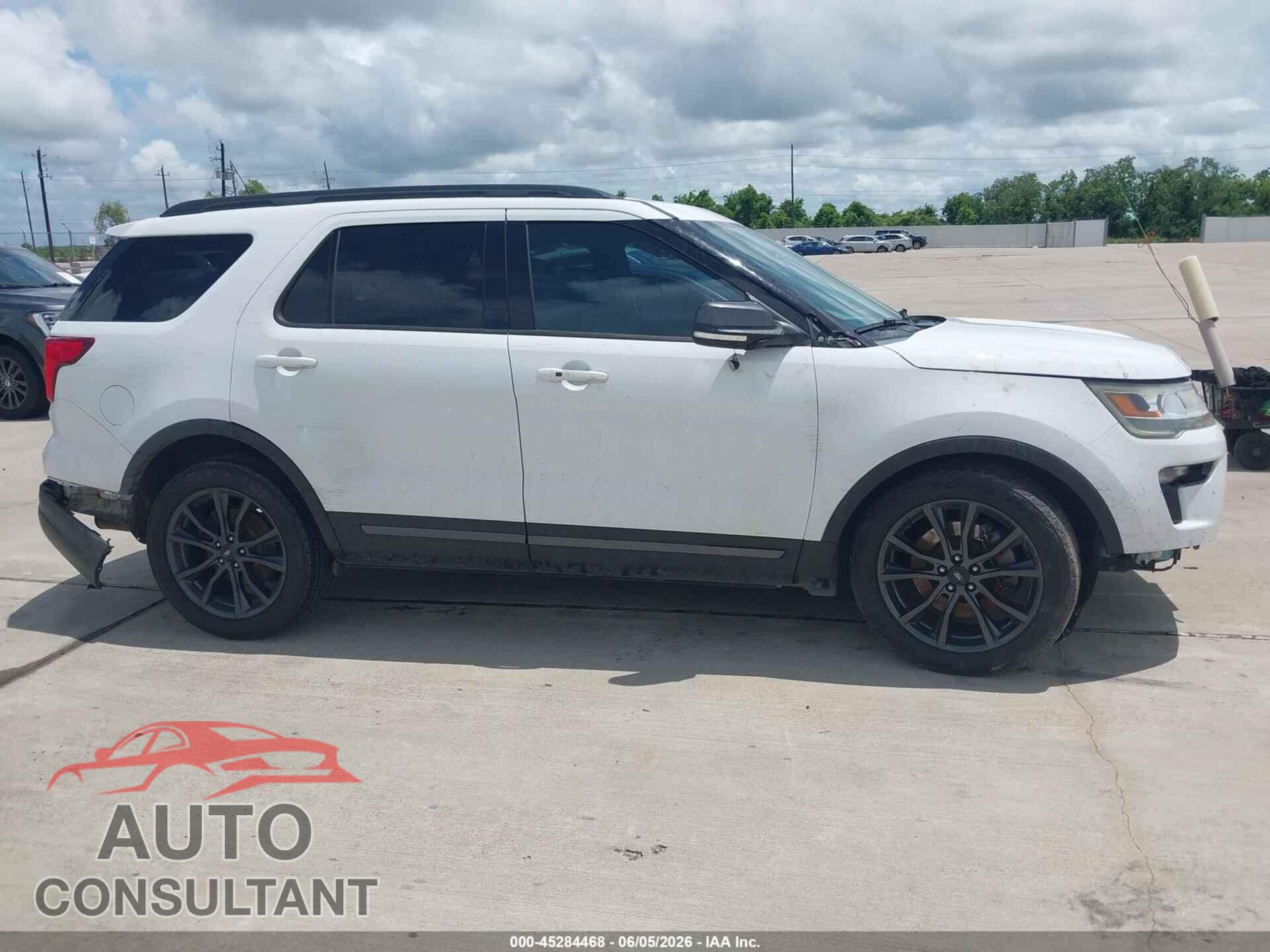 FORD EXPLORER 2018 - 1FM5K7D8XJGB30087