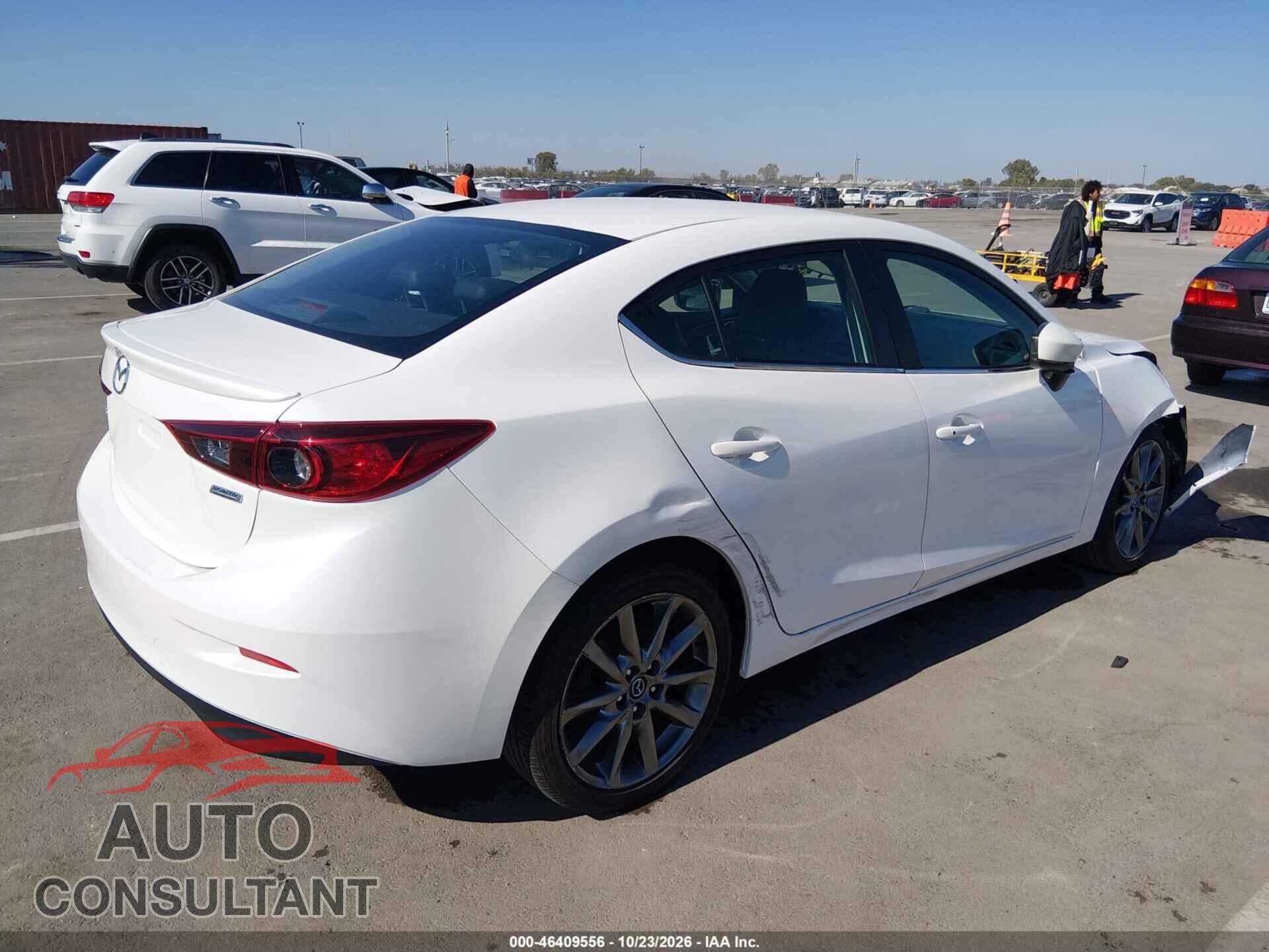 MAZDA MAZDA3 2018 - 3MZBN1V34JM186169