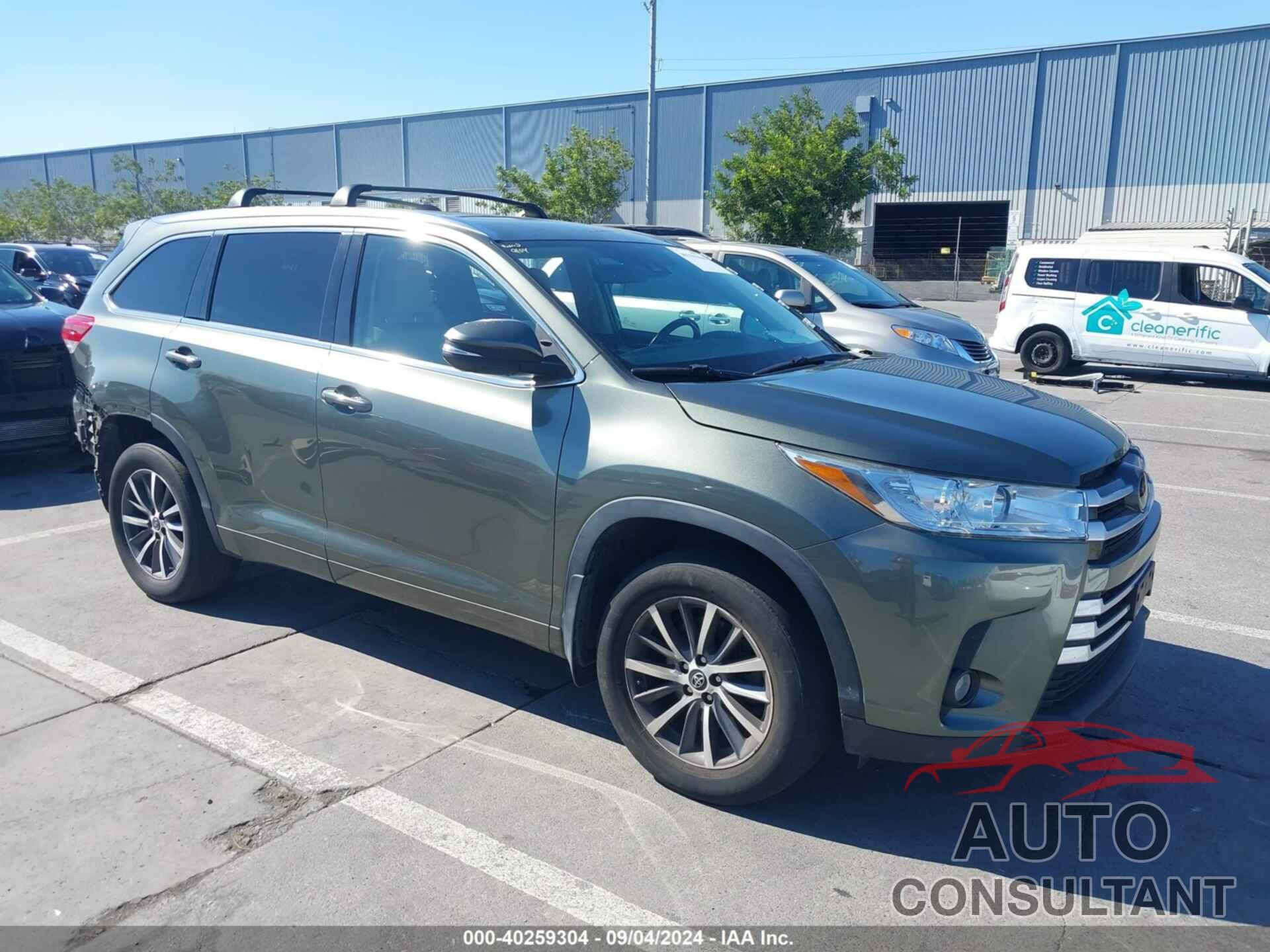 TOYOTA HIGHLANDER 2018 - 5TDJZRFH7JS862724