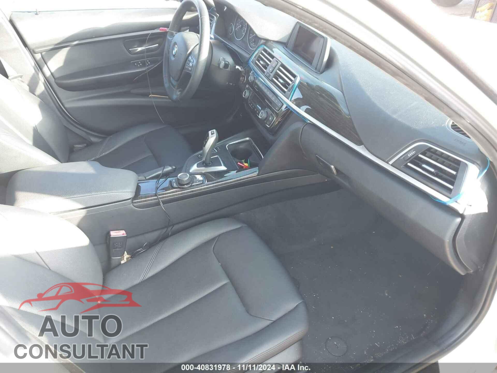 BMW 320I 2016 - WBA8E1G58GNU10177
