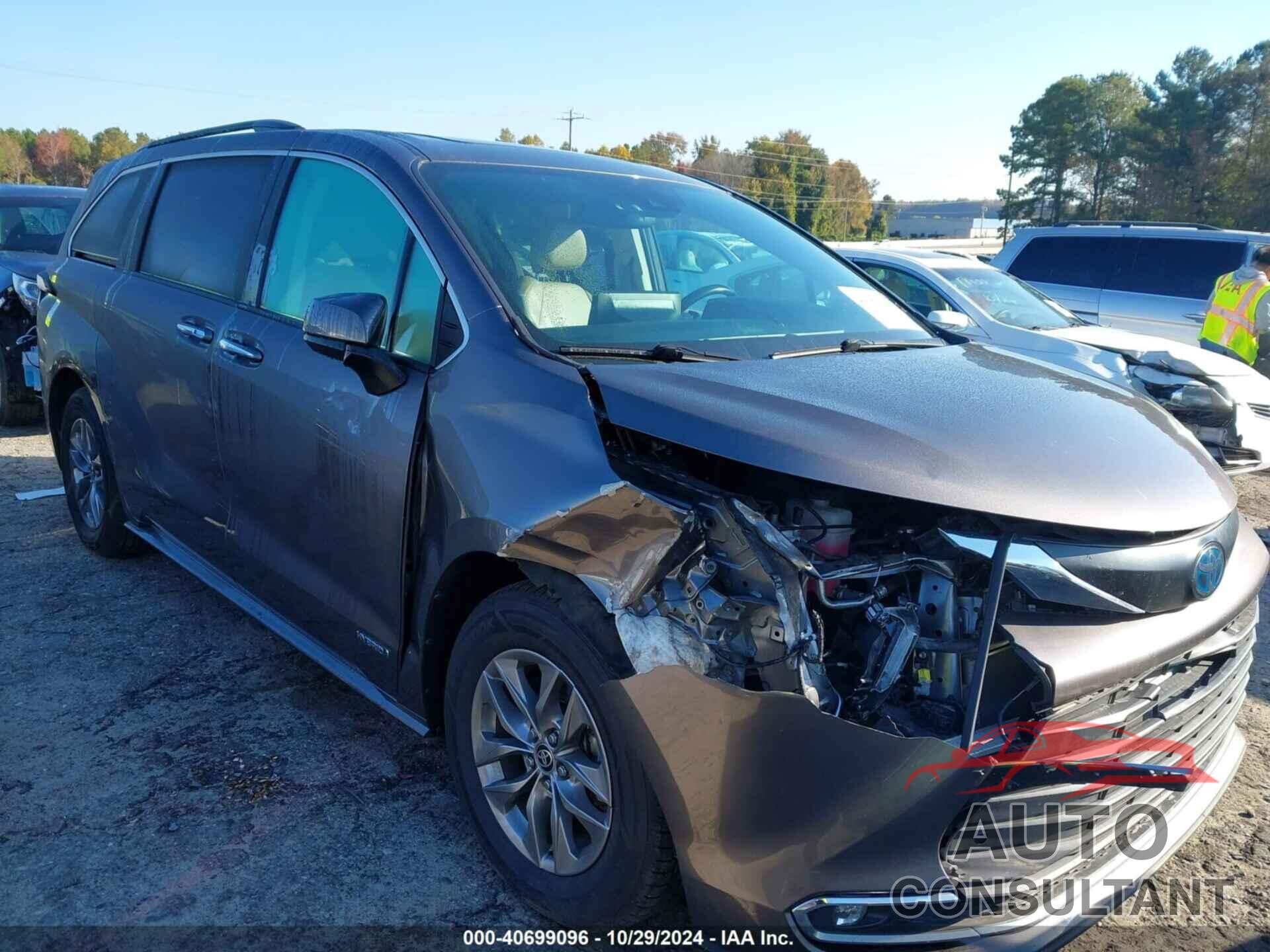 TOYOTA SIENNA 2021 - 5TDYRKEC6MS024331