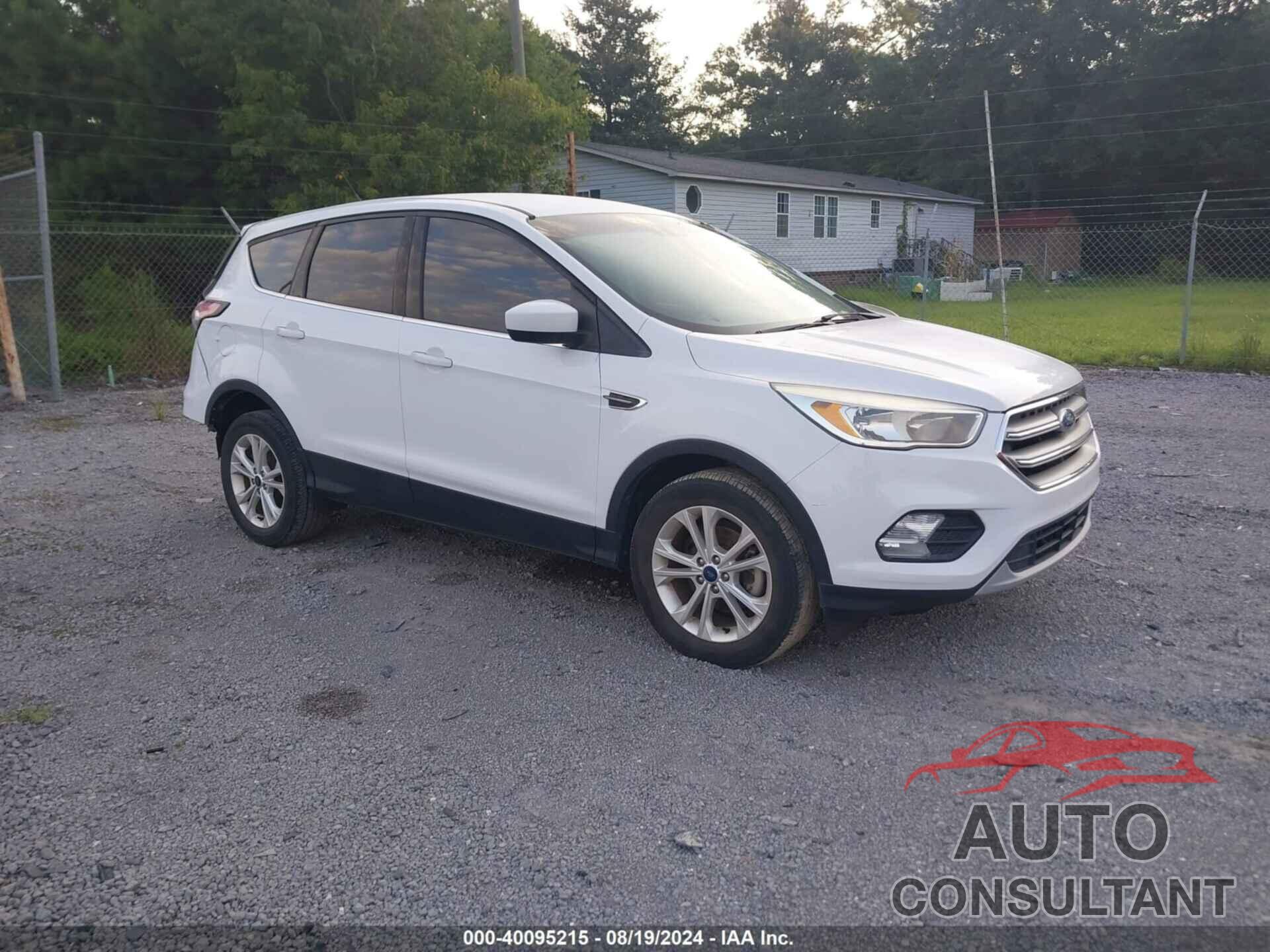 FORD ESCAPE 2017 - 1FMCU0GD4HUC04147