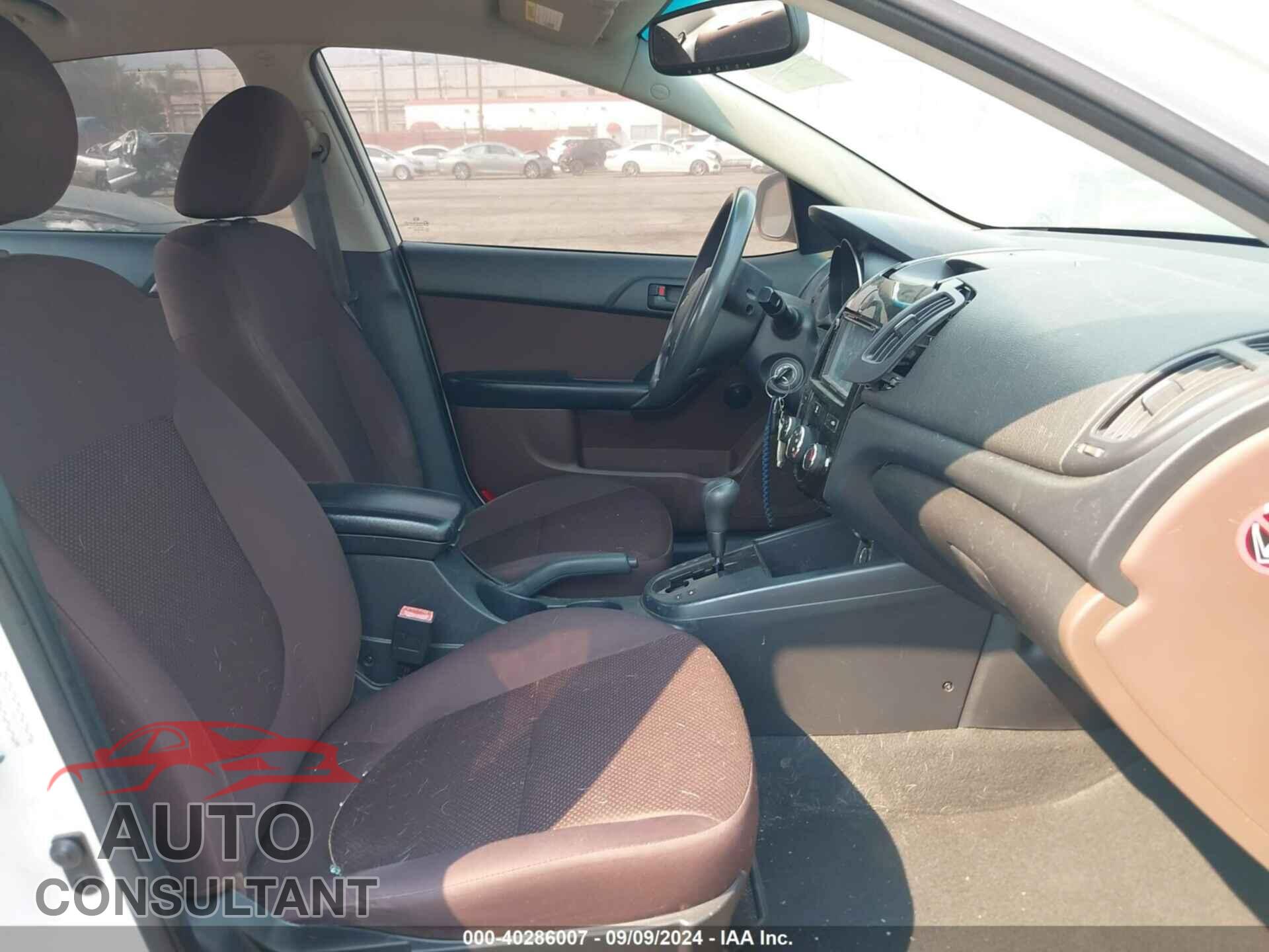 KIA FORTE 2010 - KNAFU4A24A5227571