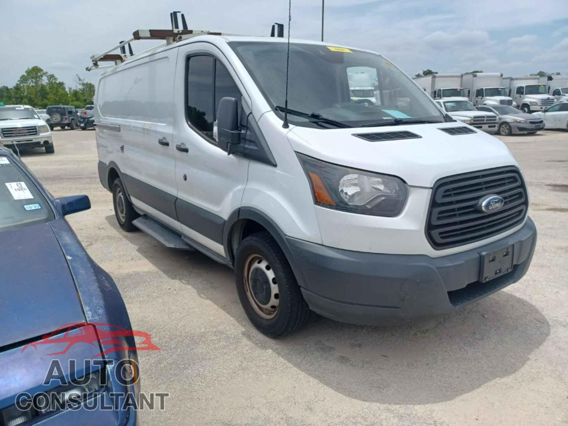 FORD TRANSIT 2017 - 1FTYR1YM4HKB49582