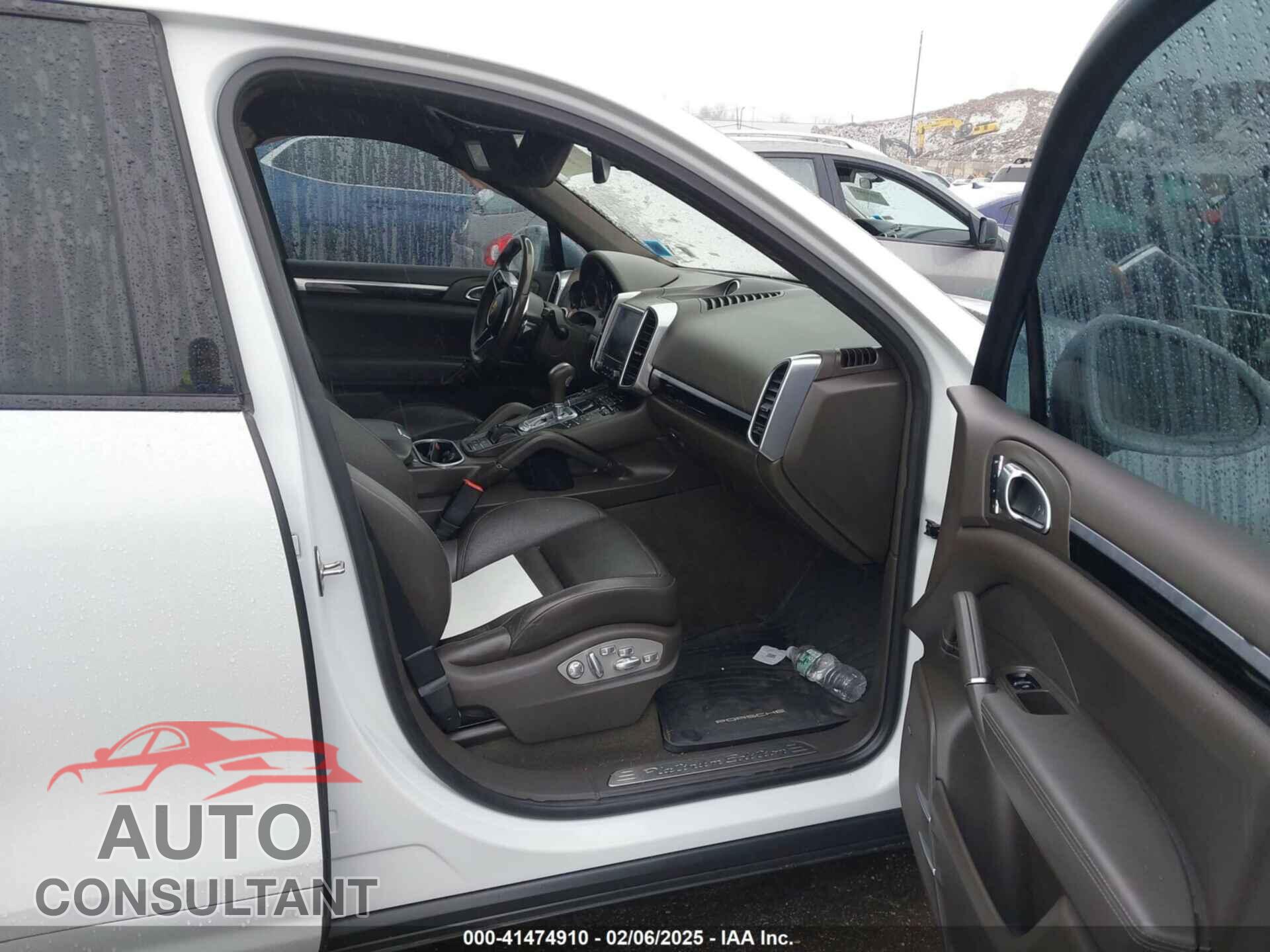 PORSCHE CAYENNE 2017 - WP1AA2A25HKA80276