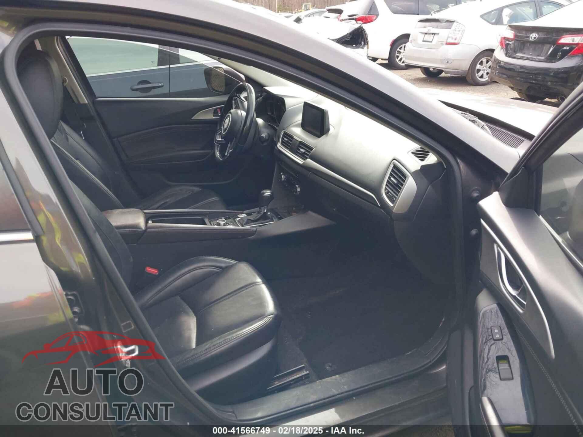 MAZDA MAZDA3 2017 - JM1BN1V78H1105767