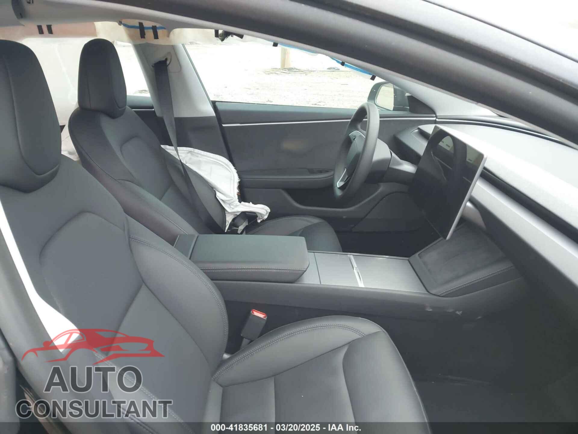 TESLA MODEL 3 2024 - 5YJ3E1EB3RF807688