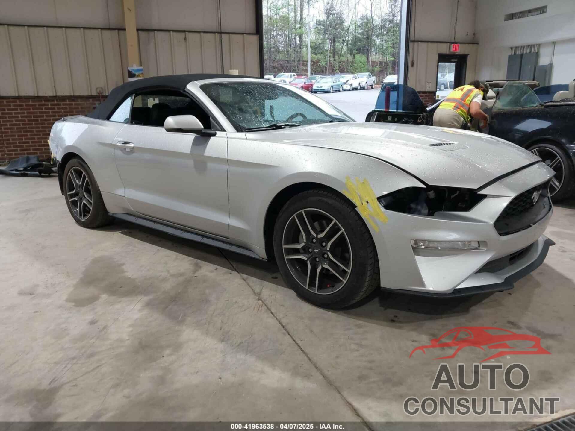 FORD MUSTANG 2018 - 1FATP8UH2J5156459