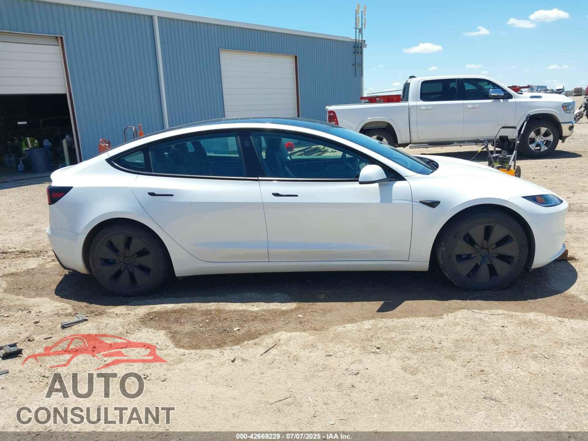 TESLA MODEL 3 2024 - 5YJ3E1EAXRF757802