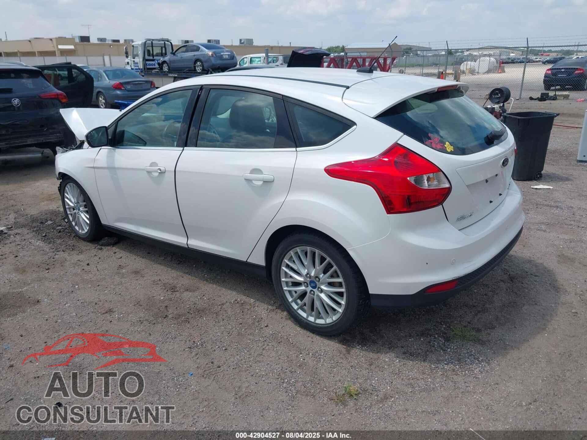 FORD FOCUS 2012 - 1FAHP3M22CL475458