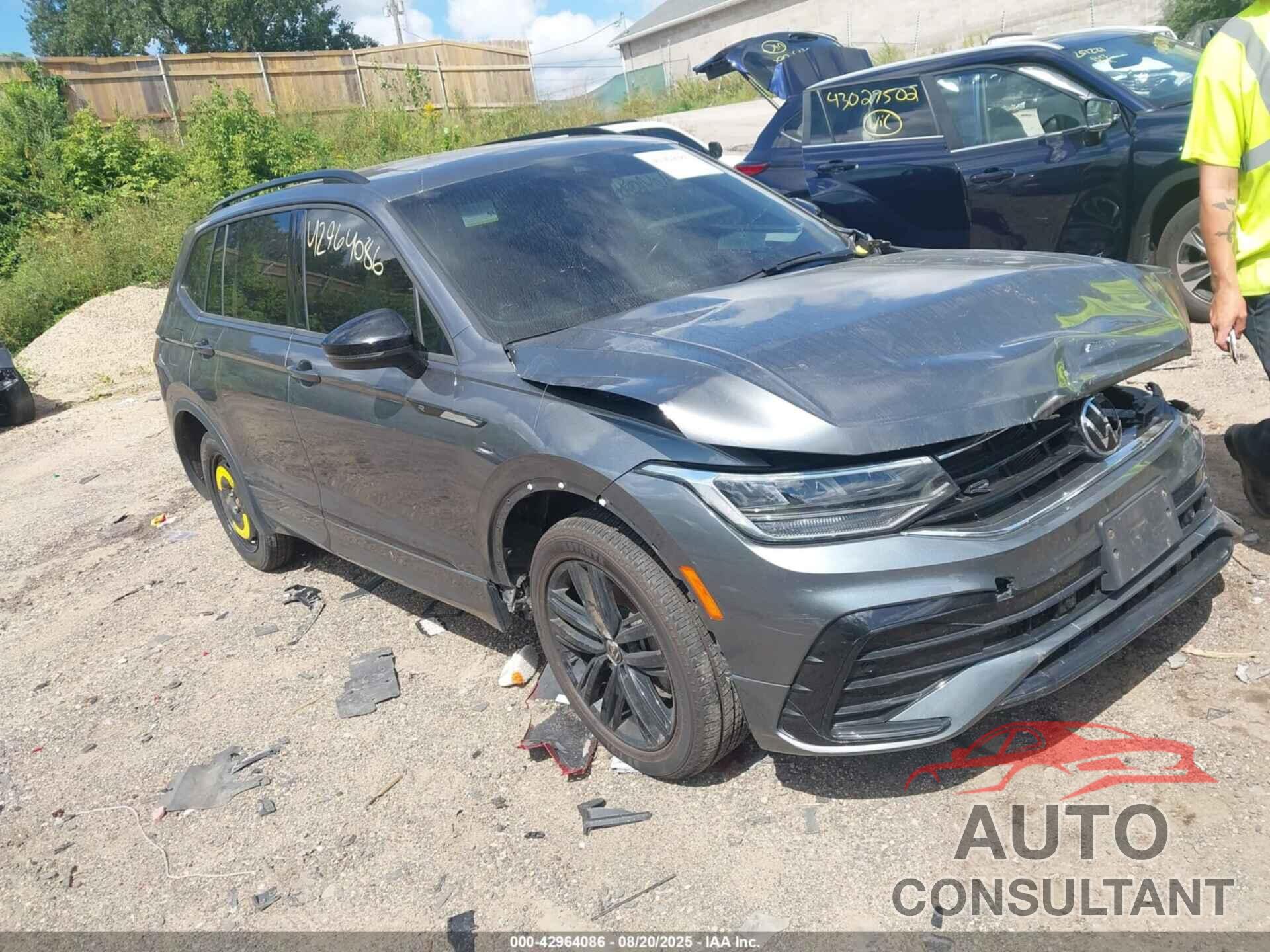 VOLKSWAGEN TIGUAN 2022 - 3VV8B7AX5NM011955